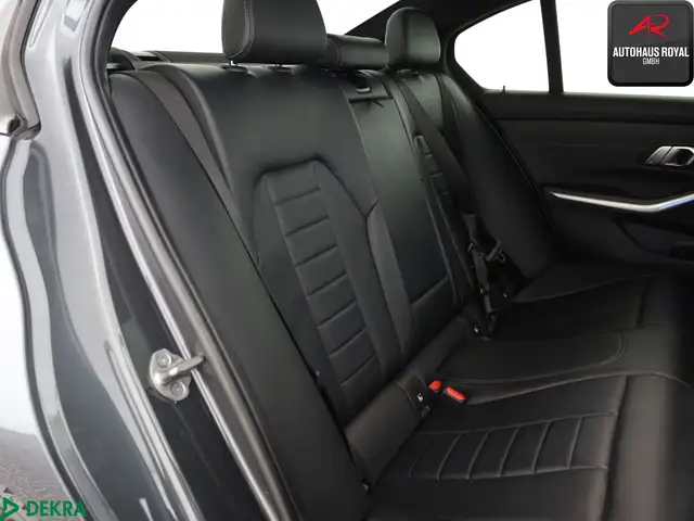 BMW 3 Series view 13