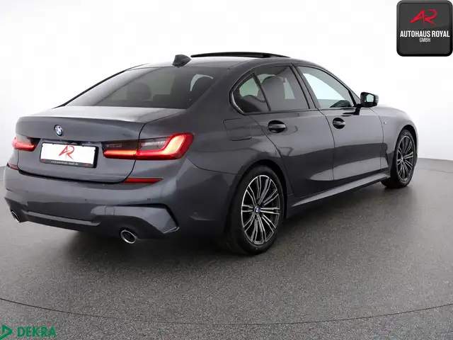 BMW 3 Series view 5