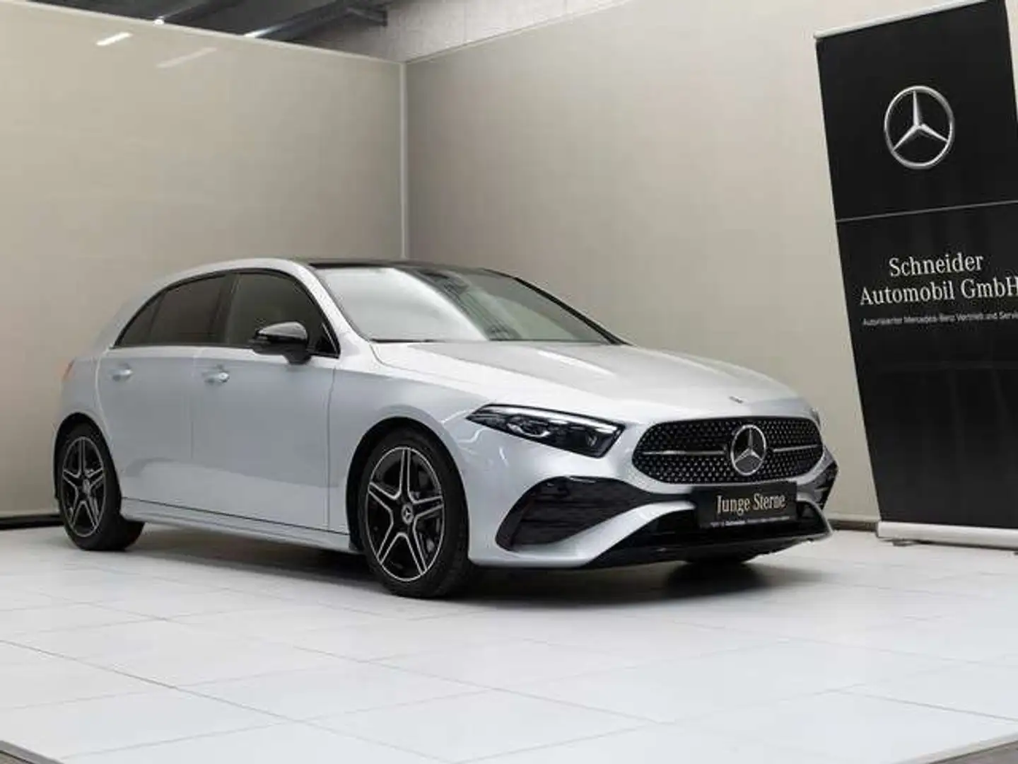 Mercedes-Benz A 200 d Kompaktlimousine Pano SpurW W-Paket Leder Silber - 2