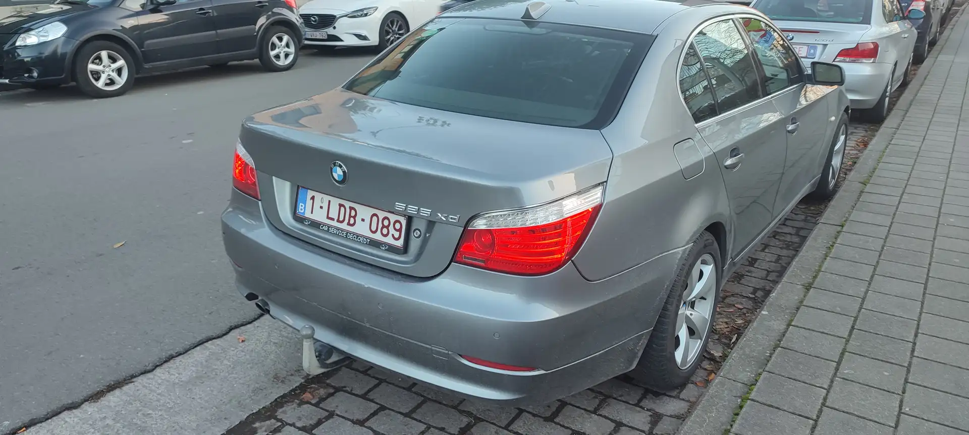 BMW 525 dXA Zwart - 1