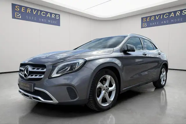Mercedes-Benz GLA 200 @SERVICARS FLEURUS - GLA 200 Urban - Entretien complet chez Mercedes - 12 Mois de garantie
