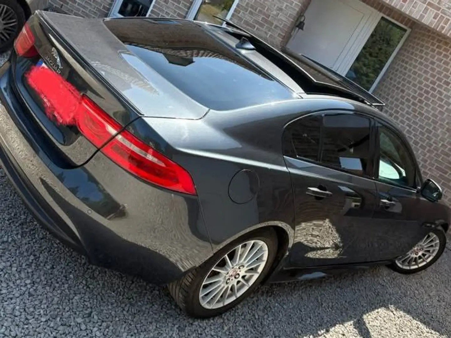 Jaguar XE XE 2.0 D E-Performance R-Sport Noir - 1