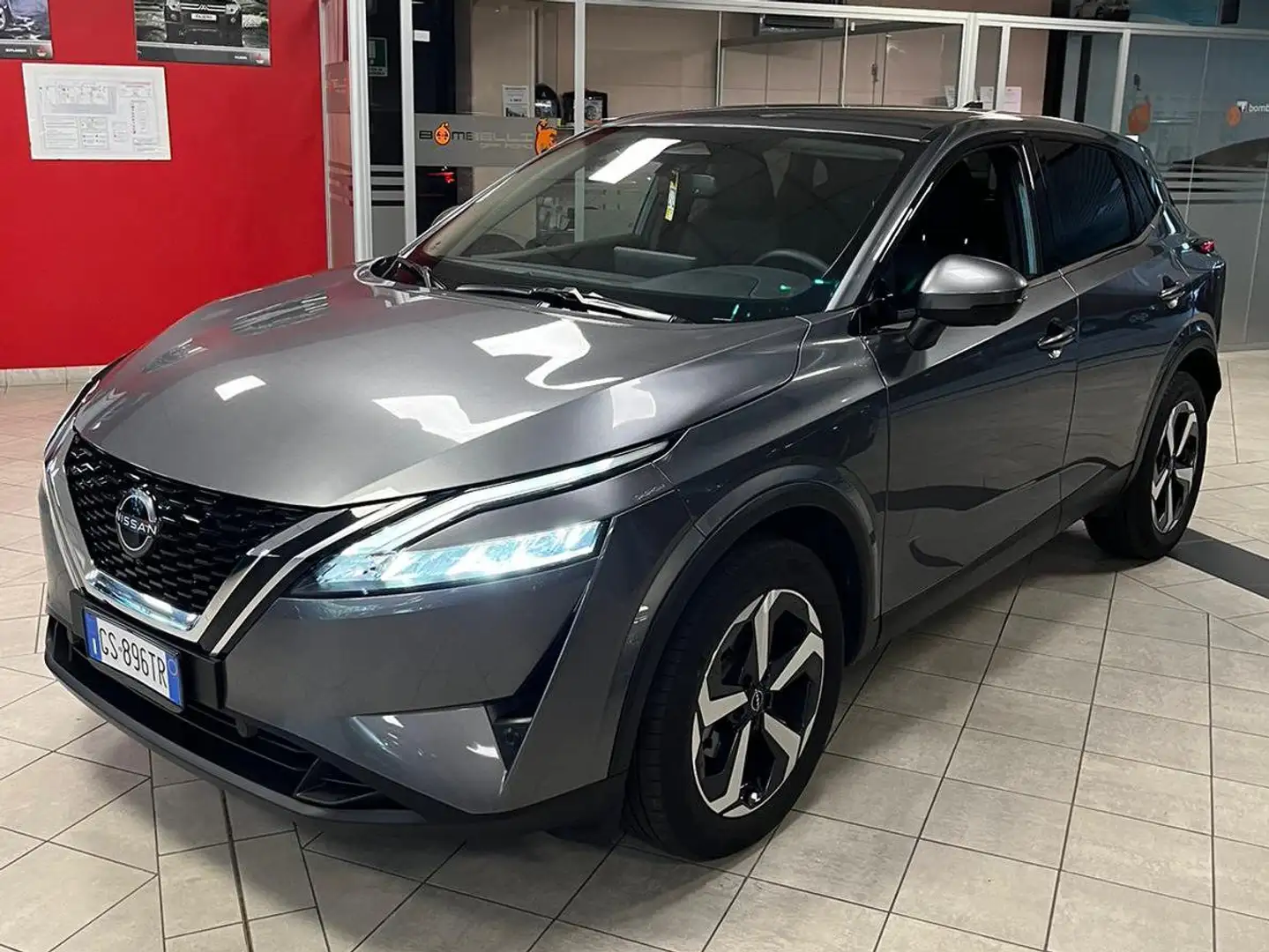 Nissan Qashqai 1.3 mhev N-Connecta xtronic Risparmio 11000€ Grijs - 1