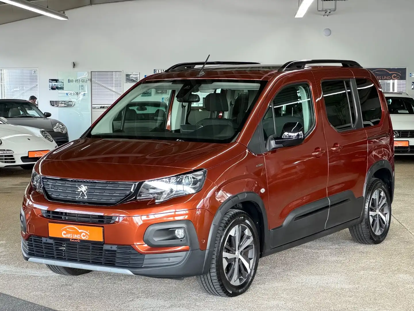 Peugeot Rifter 1.5 HDi GT-Line *AHK*PAN*SHZ*NAV*PDC*RK* Braun - 1