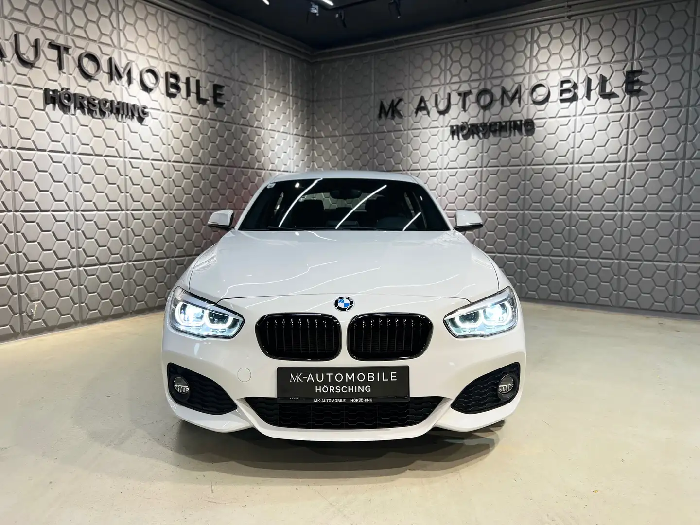 BMW 118 i M Sport*ALCANTARA*SITZHEIZUNG*XENON*NAVI*ISOFIX* Weiß - 2