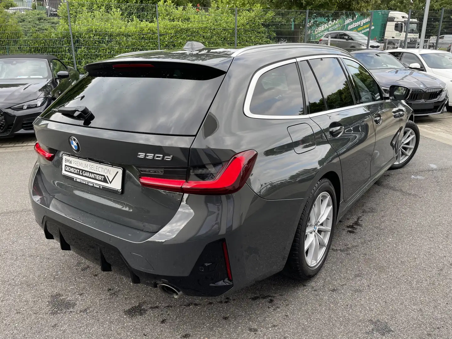 BMW 330 d Tour M Sport || HeadUp Pano eSitze Stop&Go Grau - 2