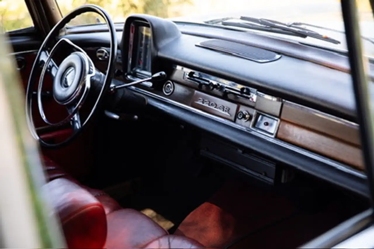 Mercedes-Benz 220 SE b (W111) Limousine, foto 8