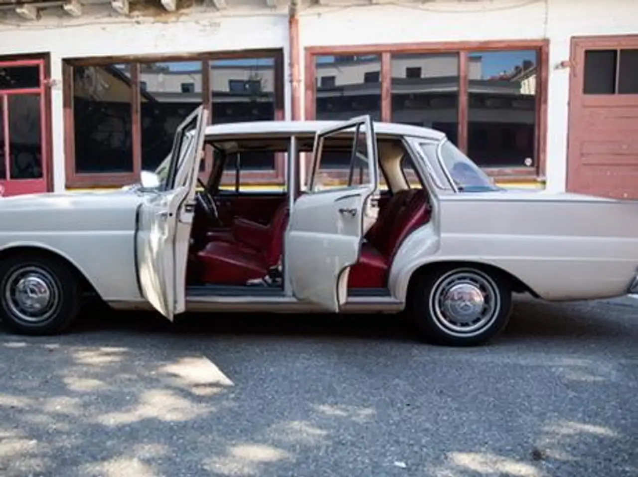 Mercedes-Benz 220 SE b (W111) Limousine, foto 5