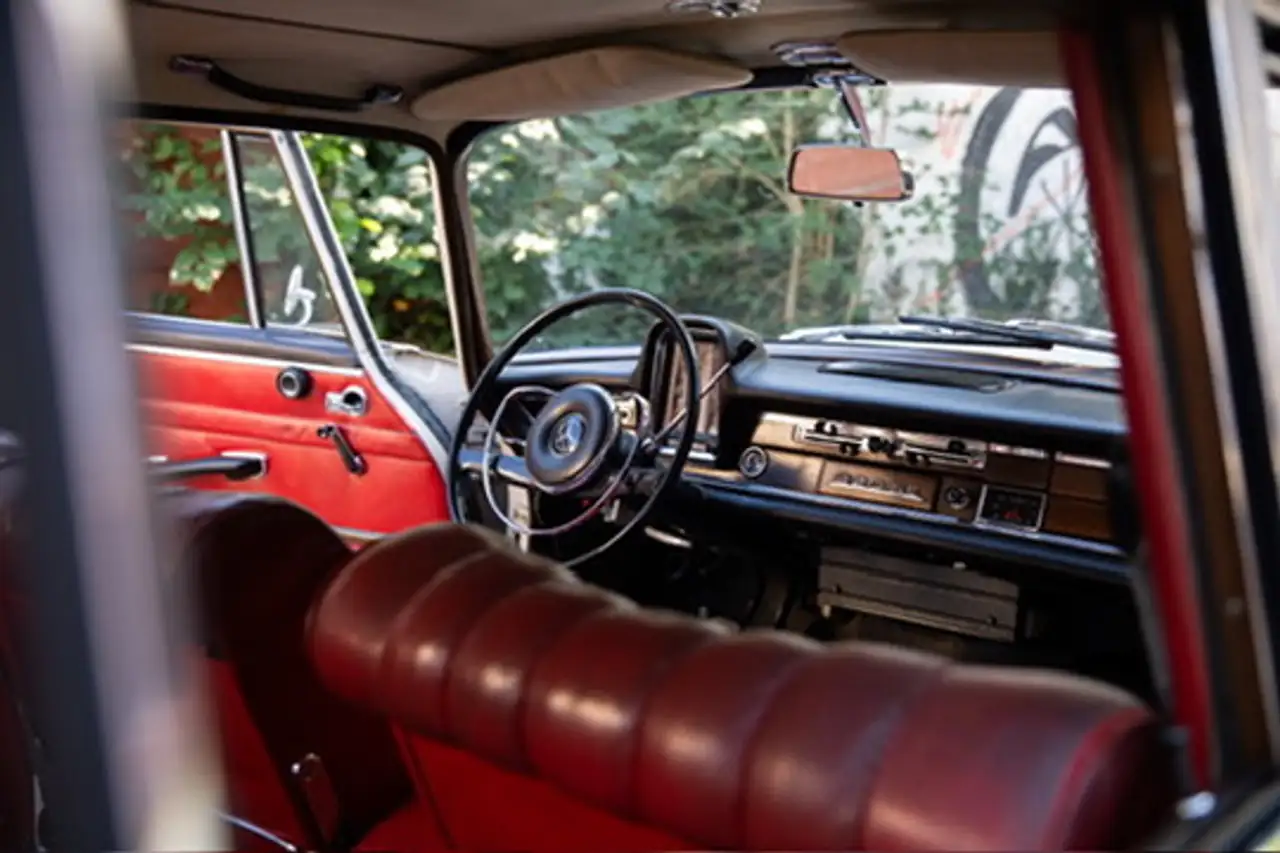 Mercedes-Benz 220 SE b (W111) Limousine, foto 6