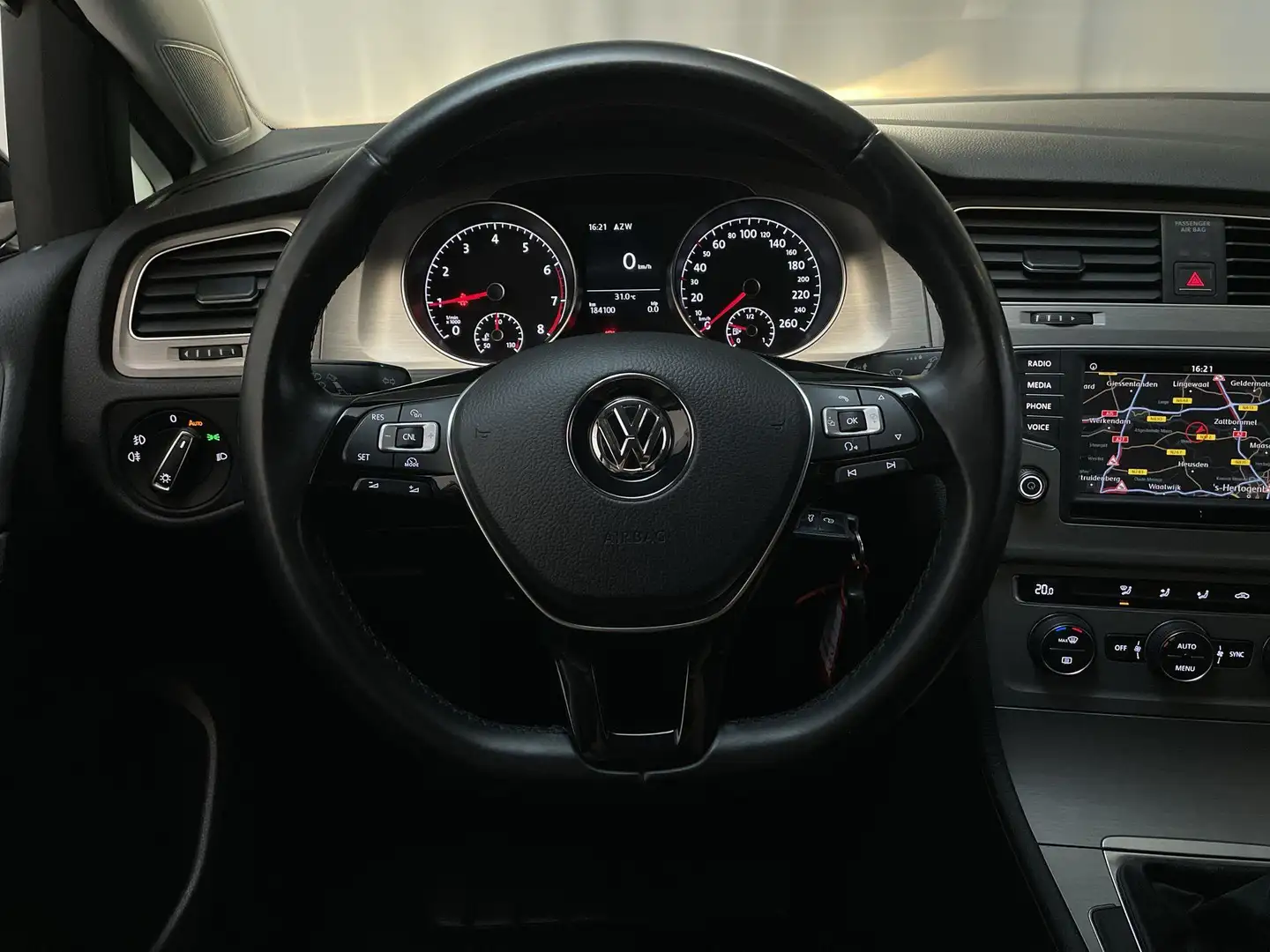 Volkswagen Golf 1.0 TSI 116pk Comfortline Parkeersensoren Navigati Noir - 2