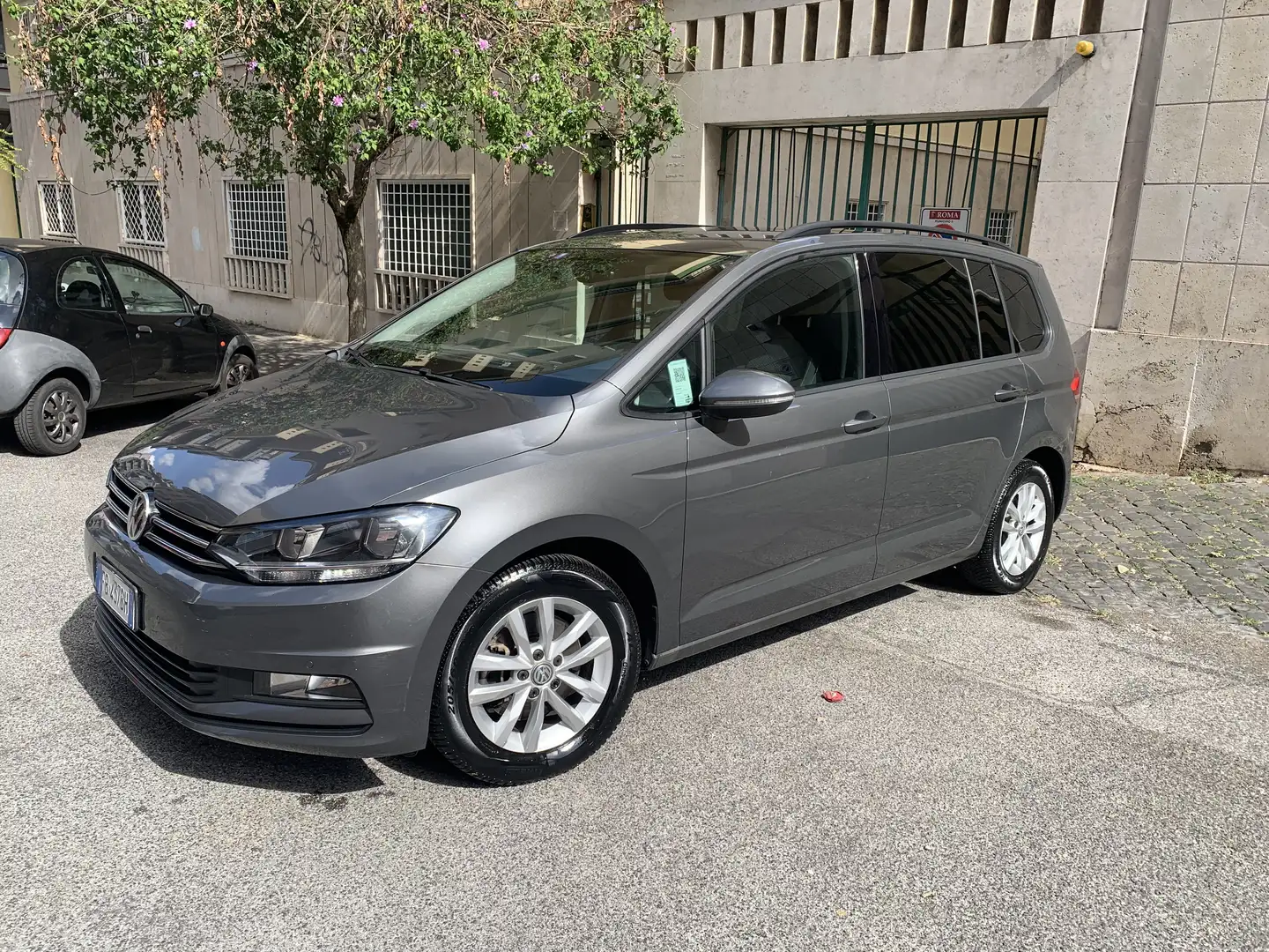 Volkswagen Touran 1.6 tdi Comfortline Business - 1