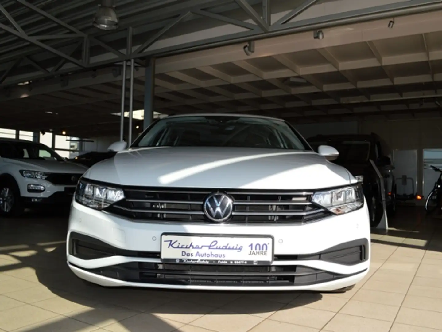Volkswagen Passat Variant 2,0 TDI DSG Conceptline KAMERA AHK LED NAVI Blanc - 2