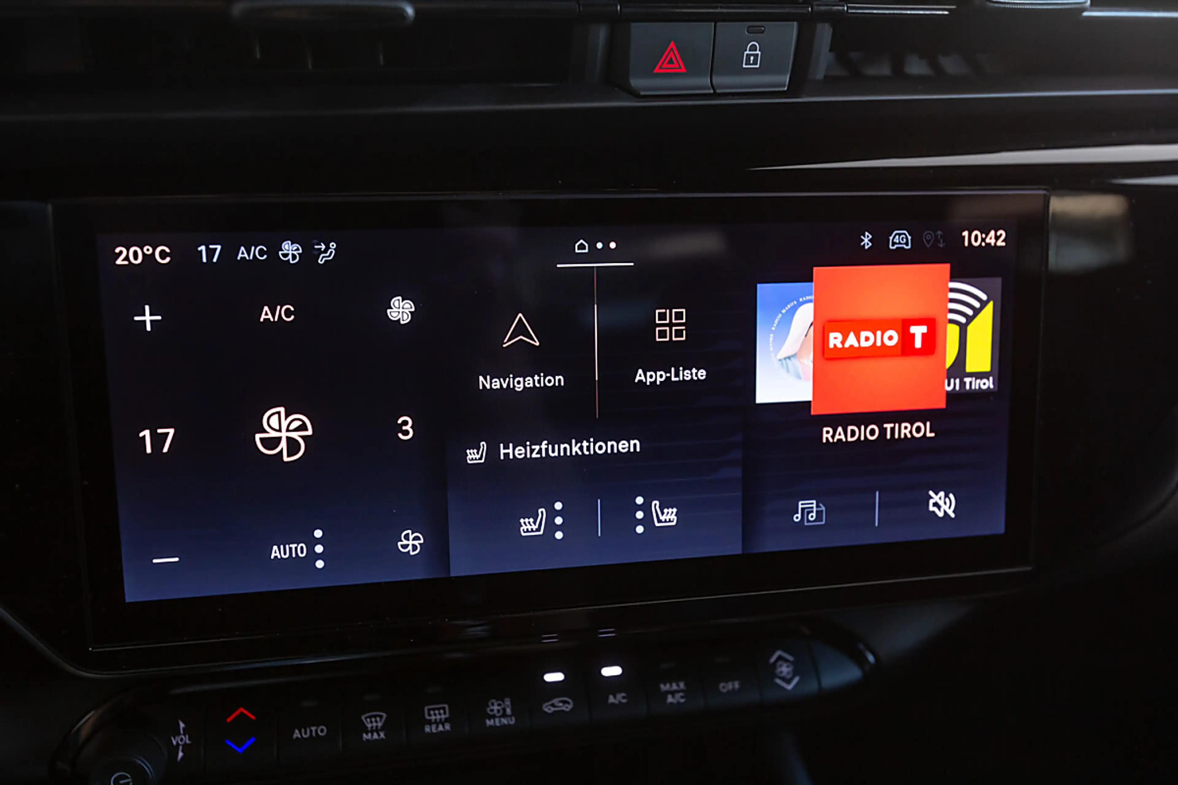 Alfa Romeo Junior 1.2 VGT Mild Hybrid Q4 — photo 8