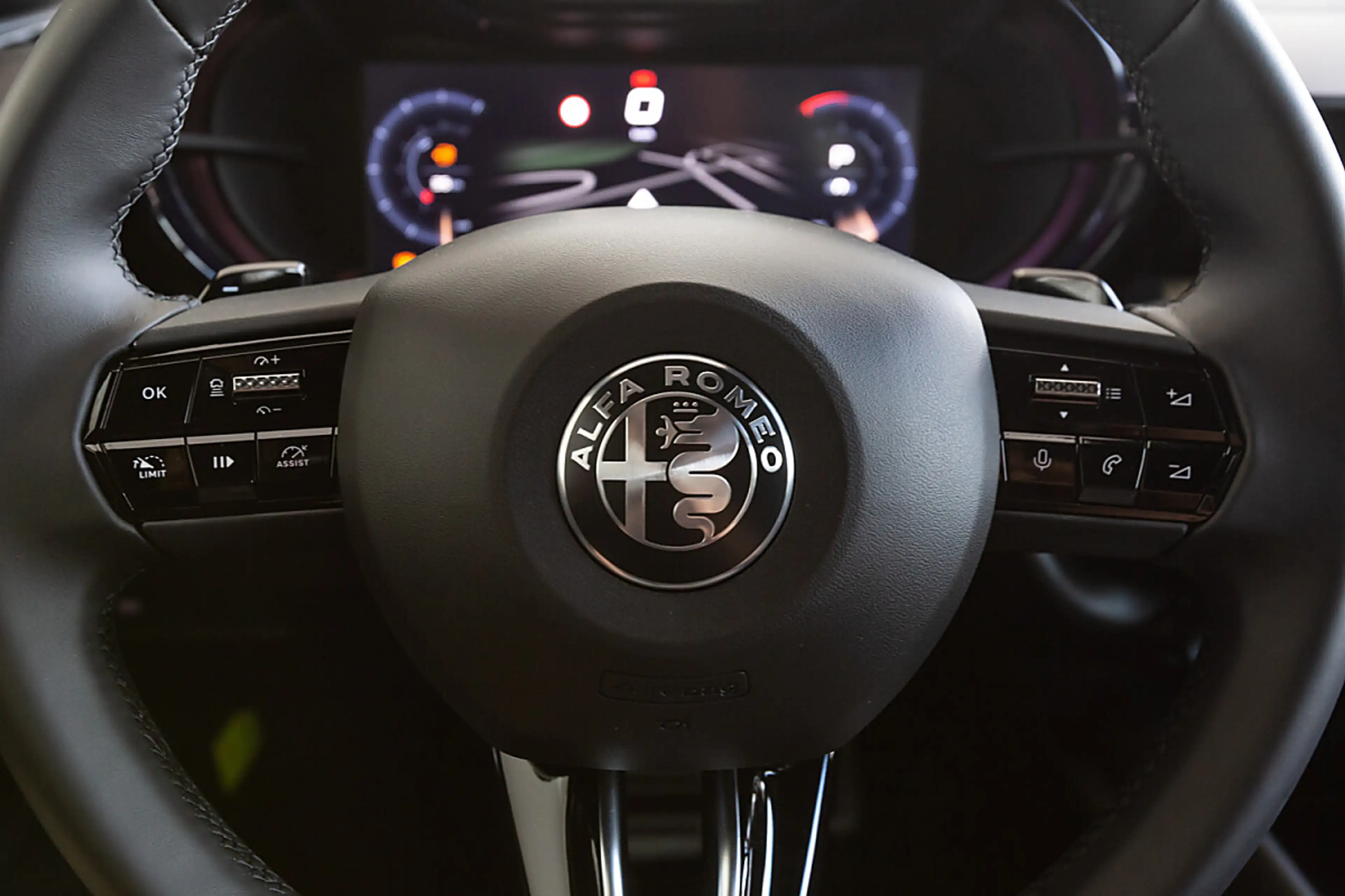 Alfa Romeo Junior 1.2 VGT Mild Hybrid Q4 — photo 6