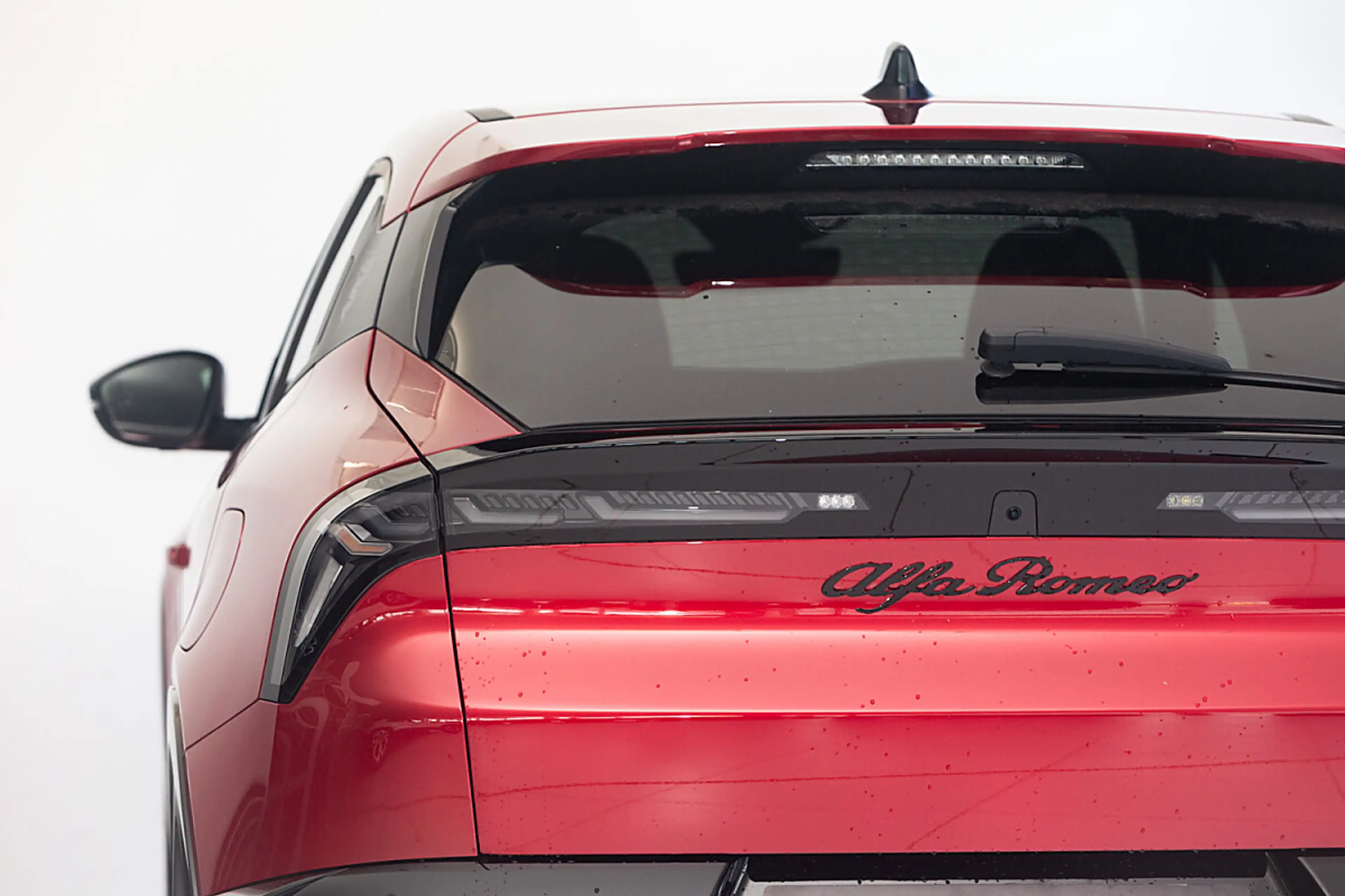 Alfa Romeo Junior 1.2 VGT Mild Hybrid Q4 — photo 3