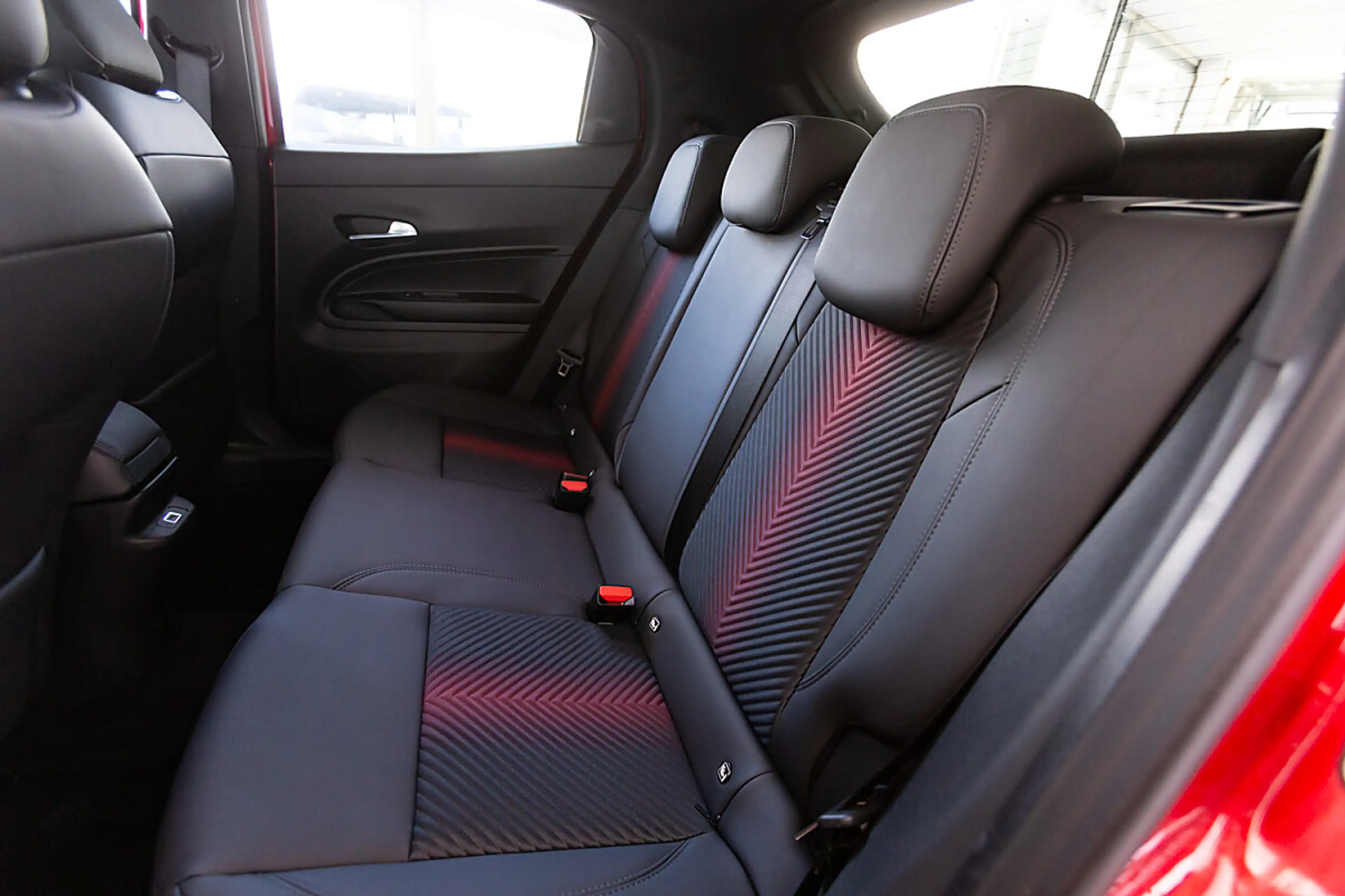 Alfa Romeo Junior 1.2 VGT Mild Hybrid Q4 — photo 13