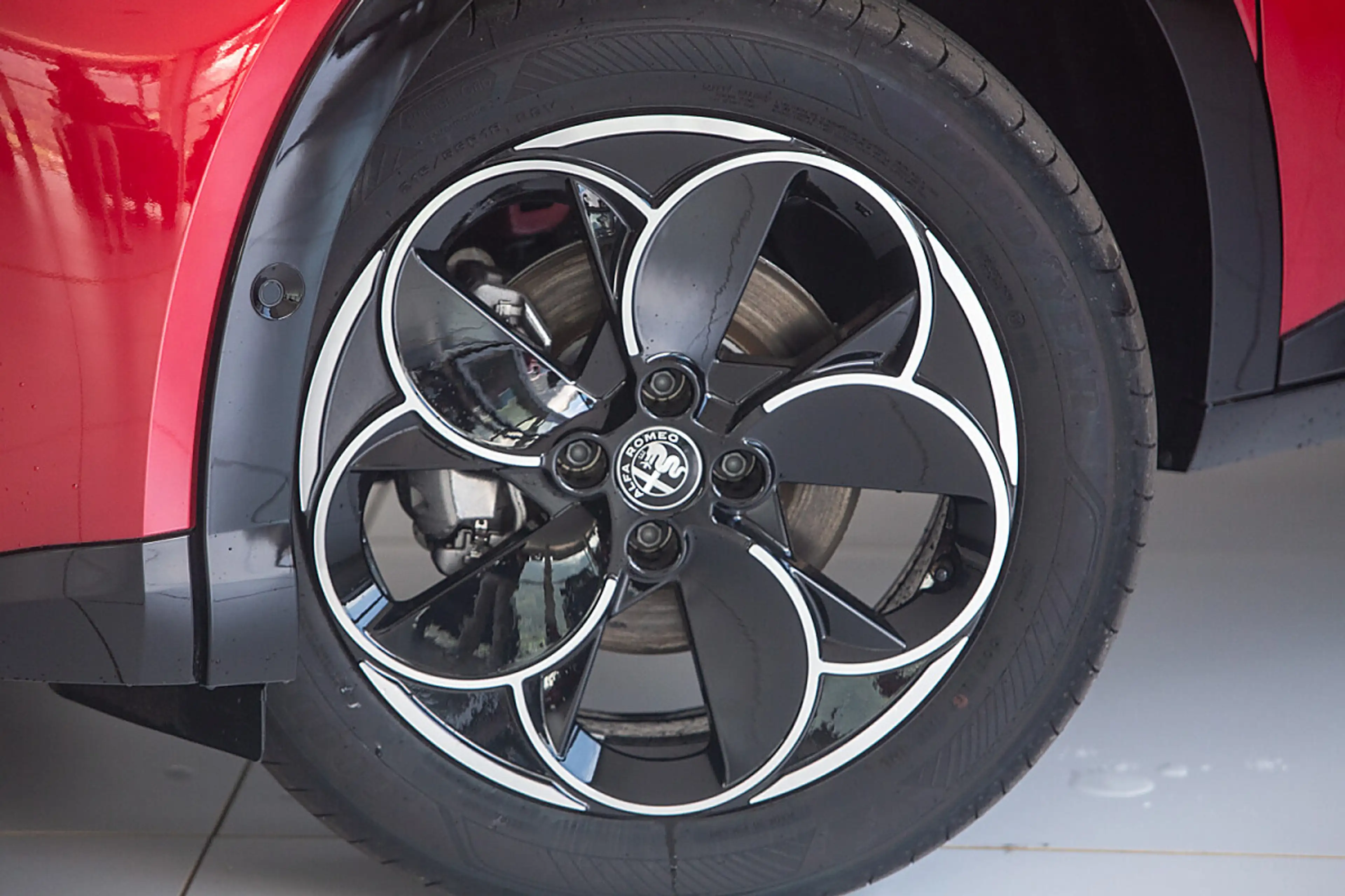 Alfa Romeo Junior 1.2 VGT Mild Hybrid Q4 — photo 4