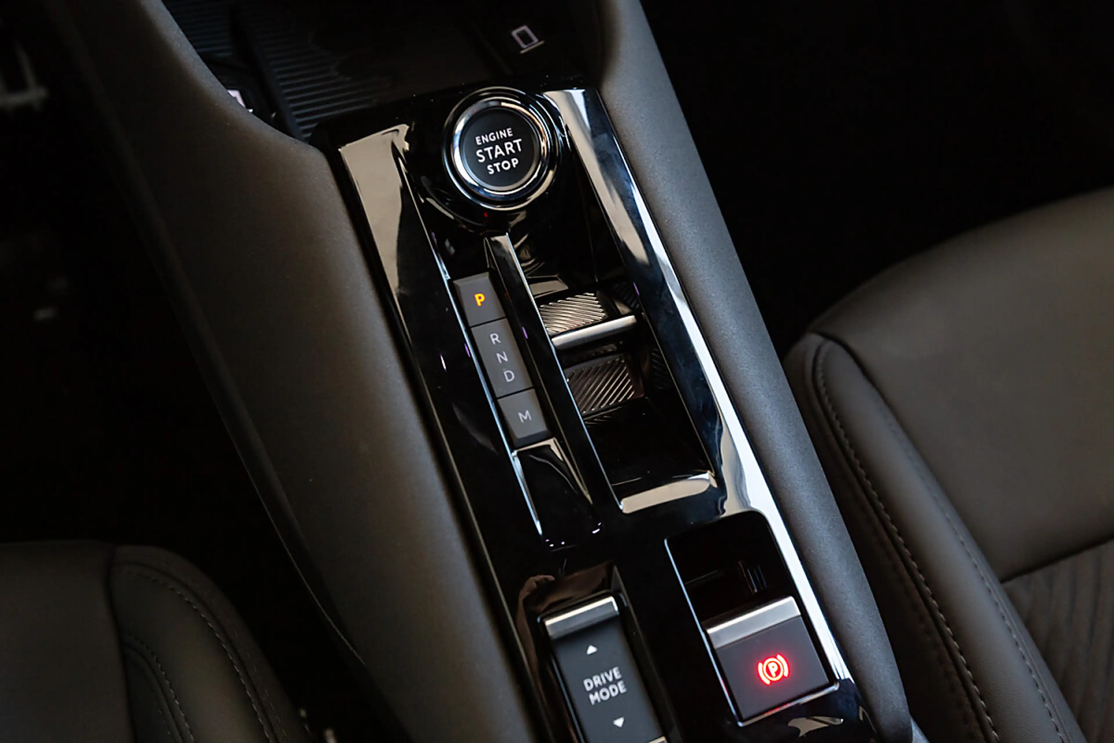 Alfa Romeo Junior 1.2 VGT Mild Hybrid Q4 — photo 9