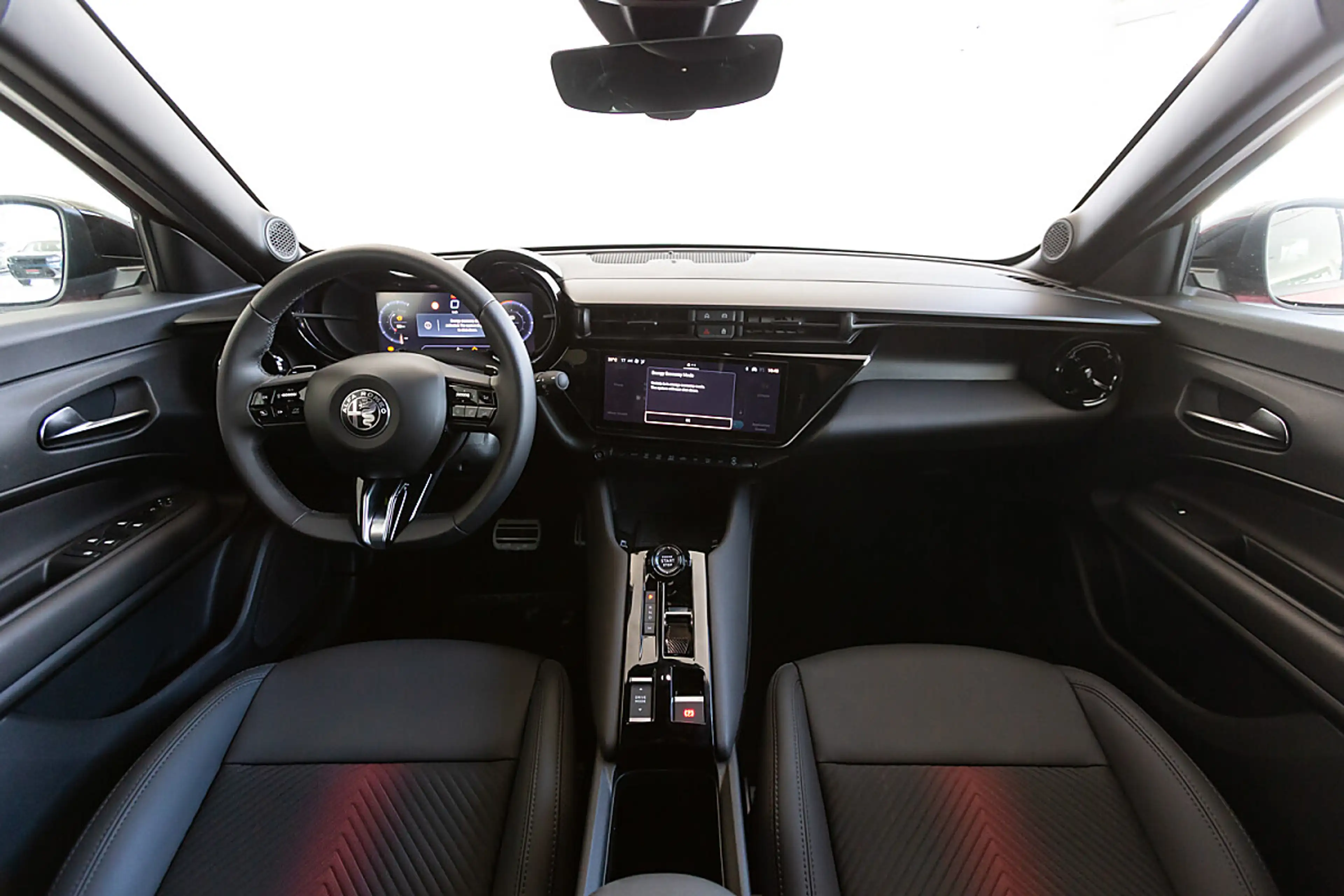 Alfa Romeo Junior 1.2 VGT Mild Hybrid Q4 — photo 5