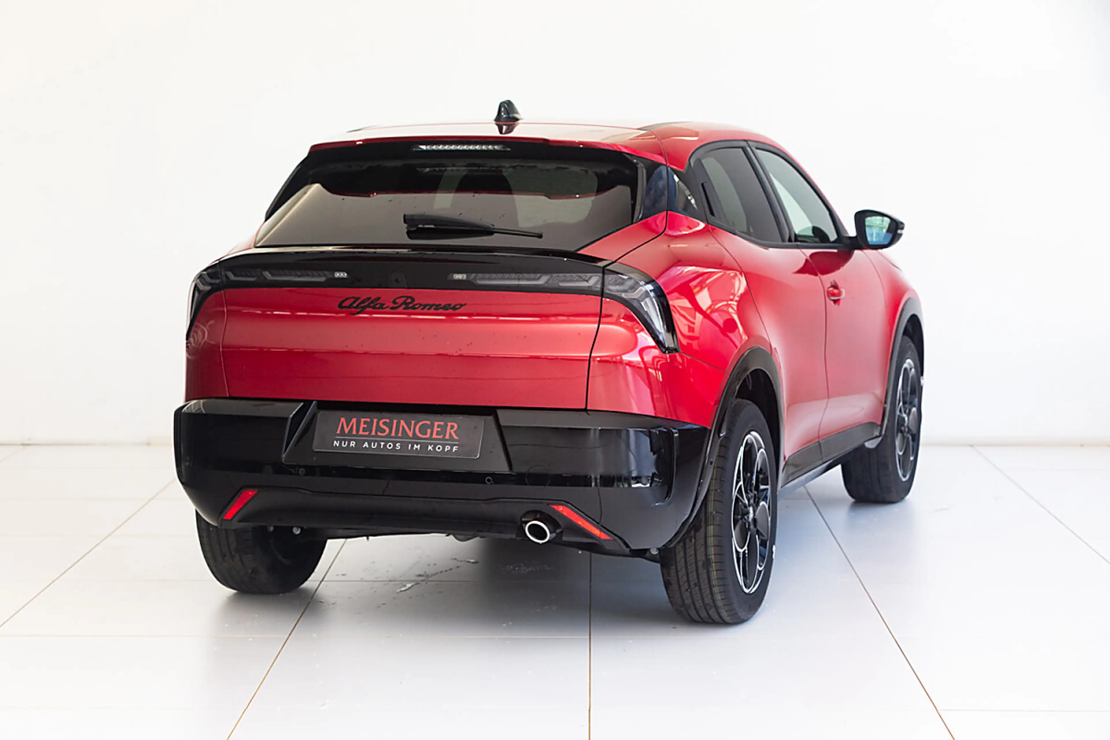Alfa Romeo Junior 1.2 VGT Mild Hybrid Q4 — photo 2