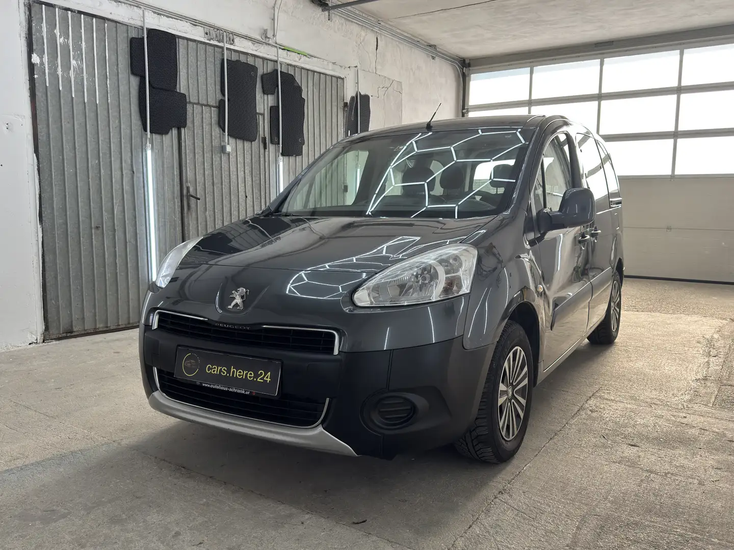 Peugeot Partner Tepee e-HDi FAP 92 Stop&Start Active Grau - 1