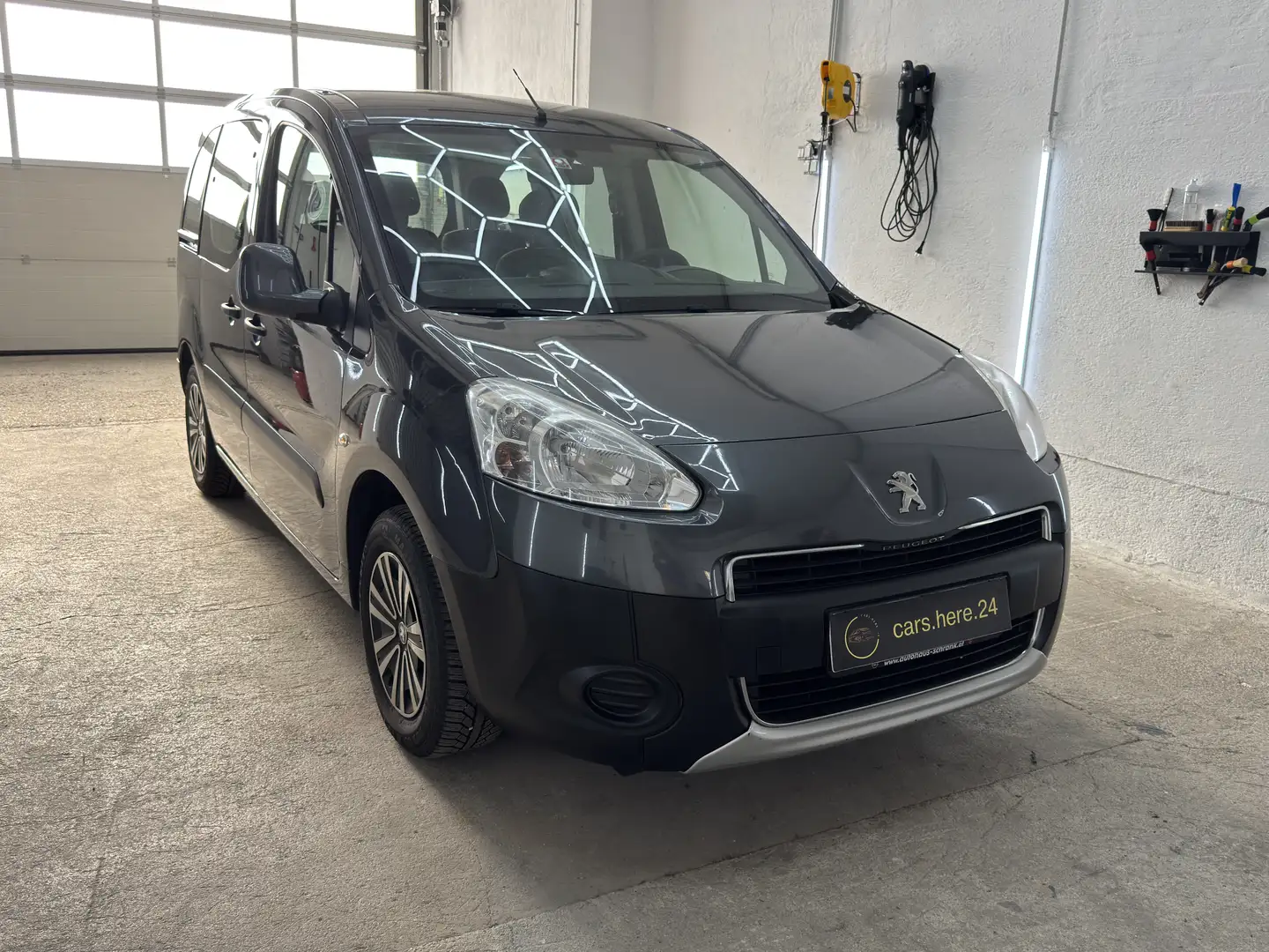 Peugeot Partner Tepee e-HDi FAP 92 Stop&Start Active Grau - 2