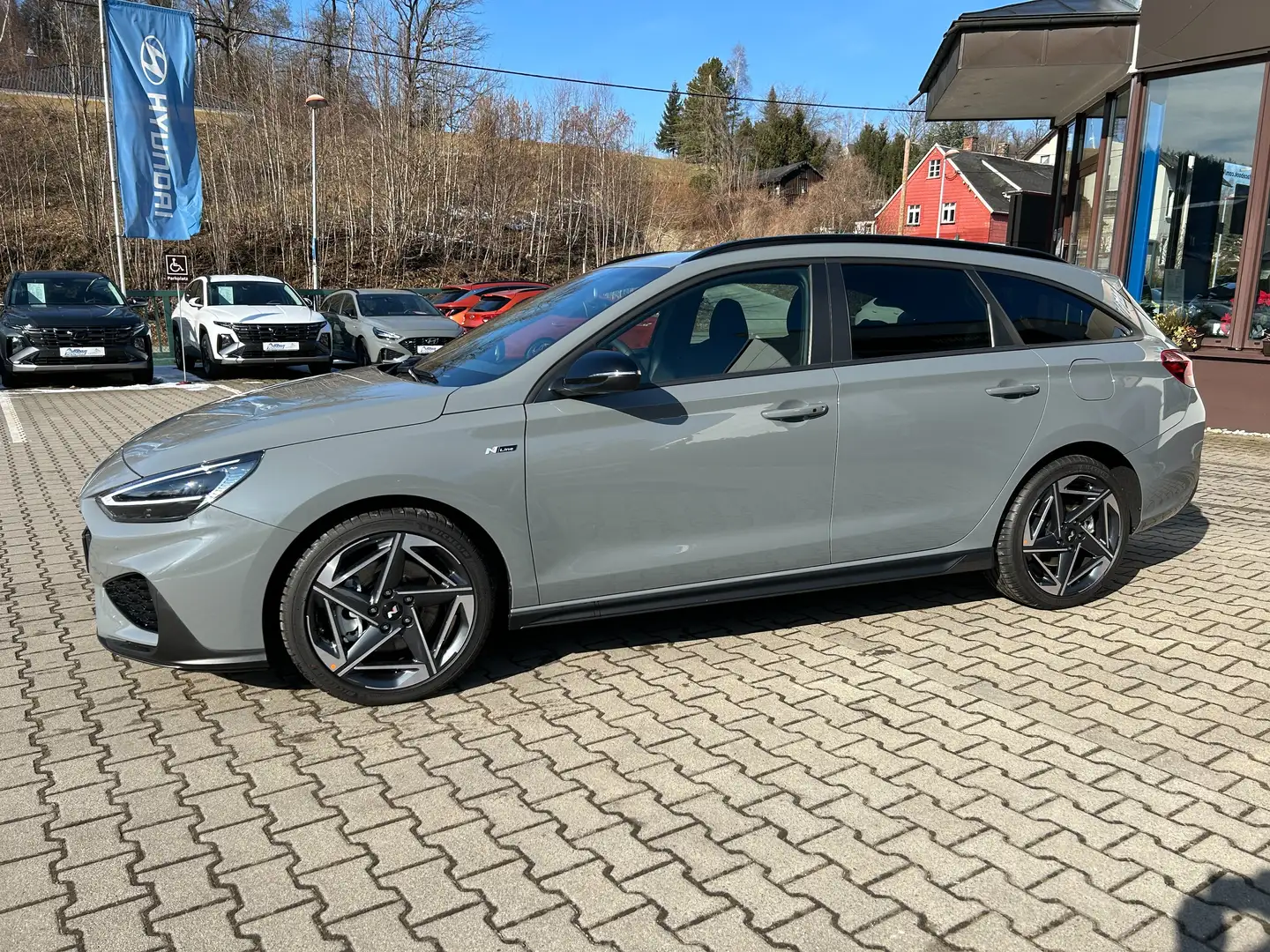 Hyundai i30 Kombi 1.5 T-GDi N-Line-Navi-LED Grau - 2
