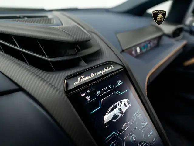 Lamborghini Revuelto view 14
