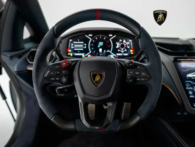 Lamborghini Revuelto view 11