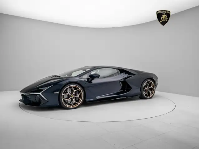 Lamborghini Revuelto view 6
