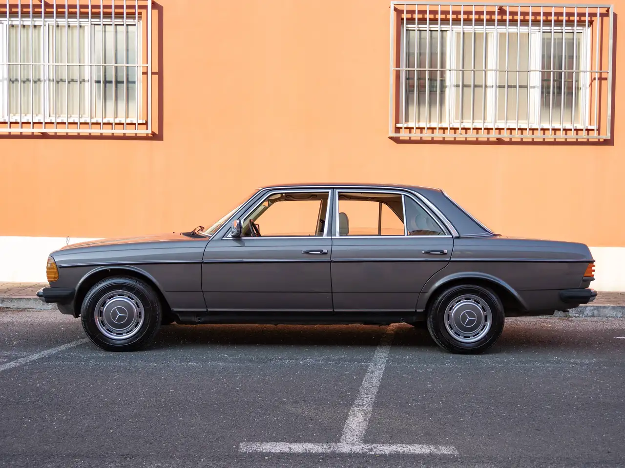 Mercedes-Benz E 230 w123, foto 2