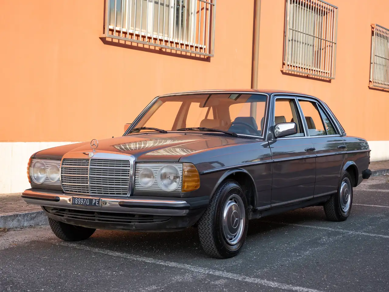 Mercedes-Benz E 230 w123, foto 1