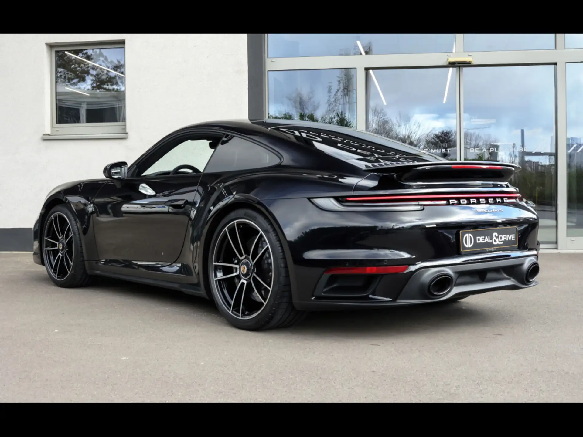 포르쉐 911 Turbo S Coupe 2024 검정 사진 3