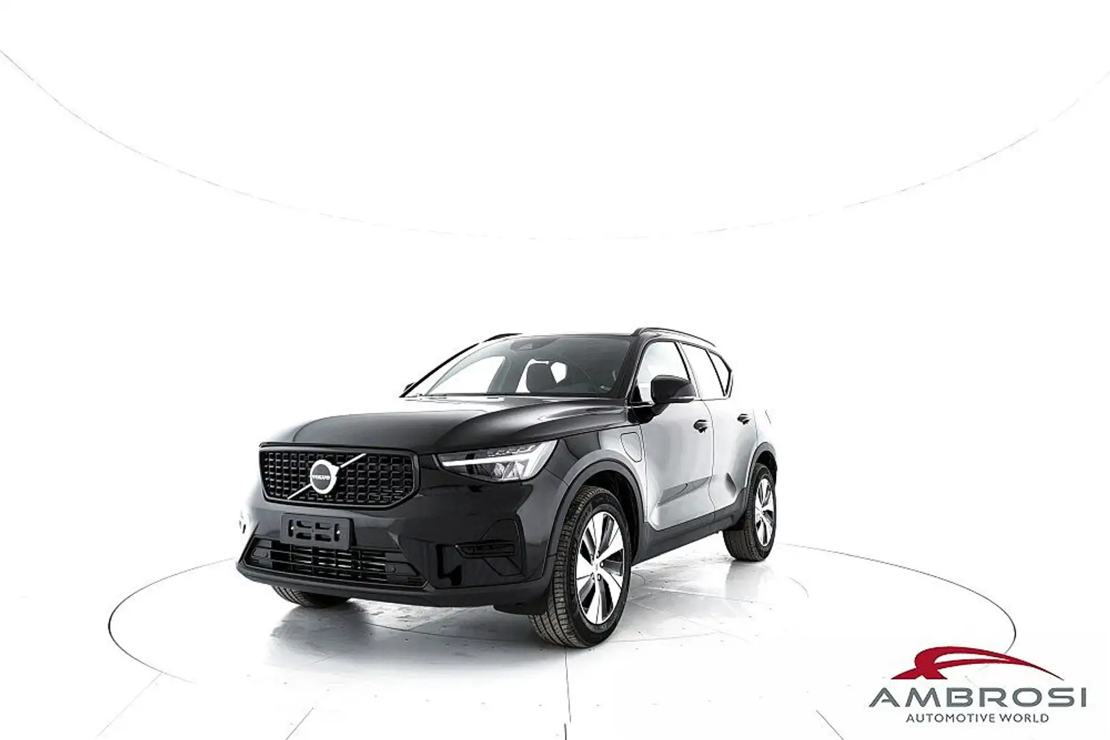 Volvo XC40 T5 Recharge plug-in hybrid automatico Plus Dark Nero - 1