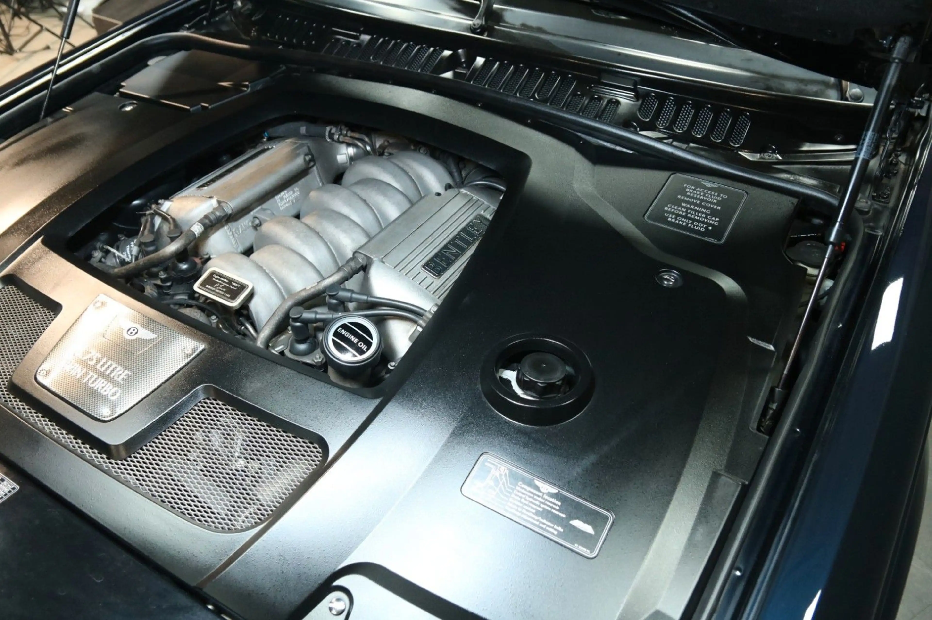 Bentley Azure Cabrio — photo 47