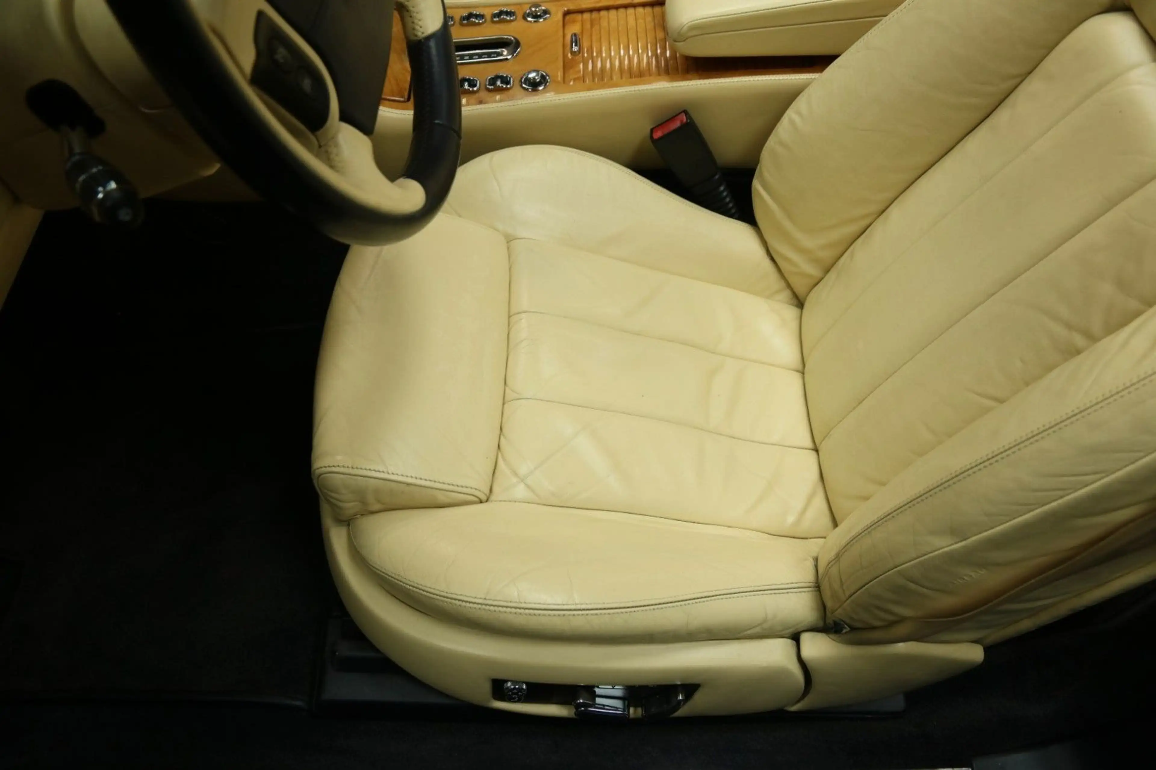Bentley Azure Cabrio — photo 14