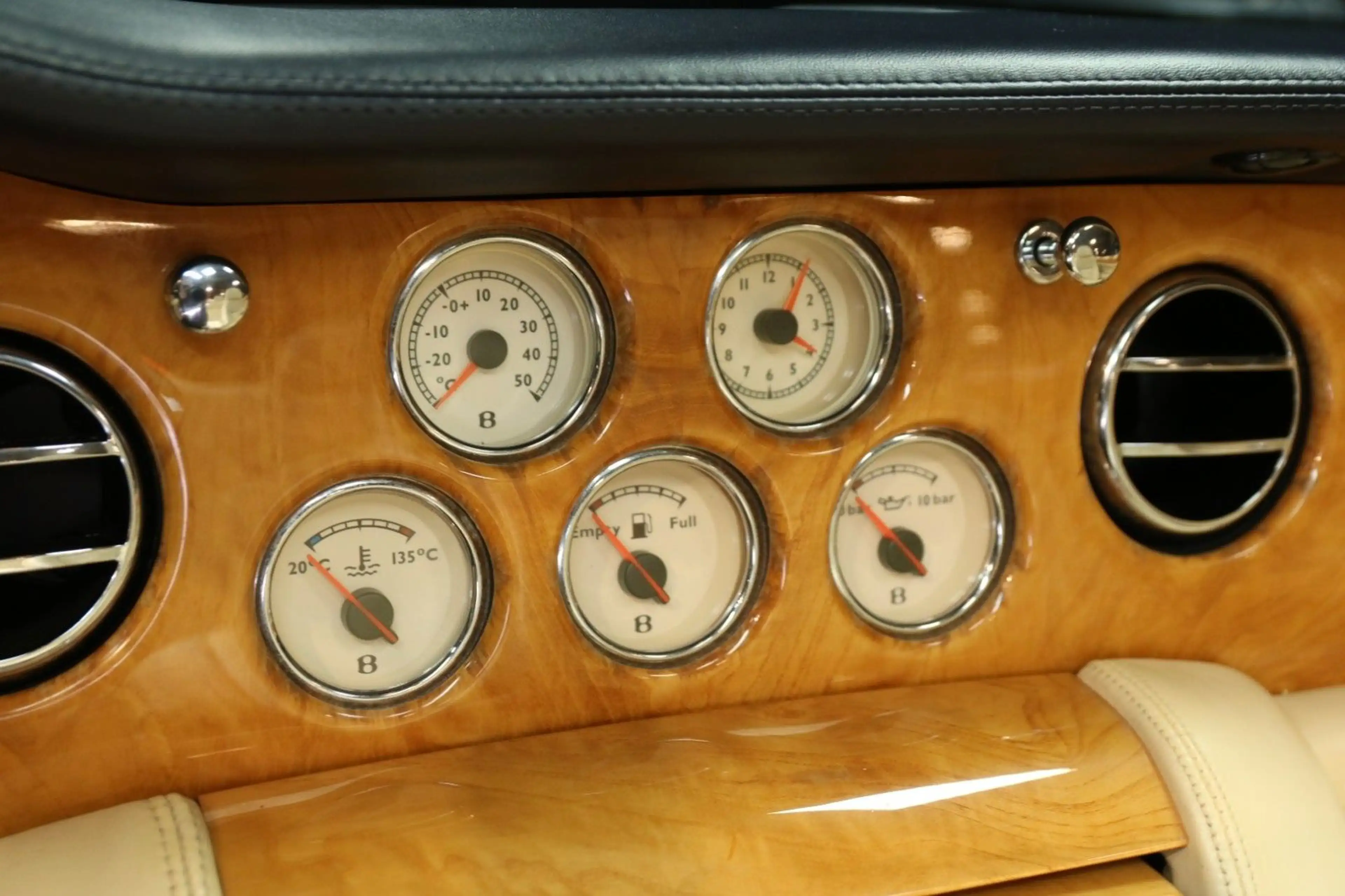 Bentley Azure Cabrio — photo 18