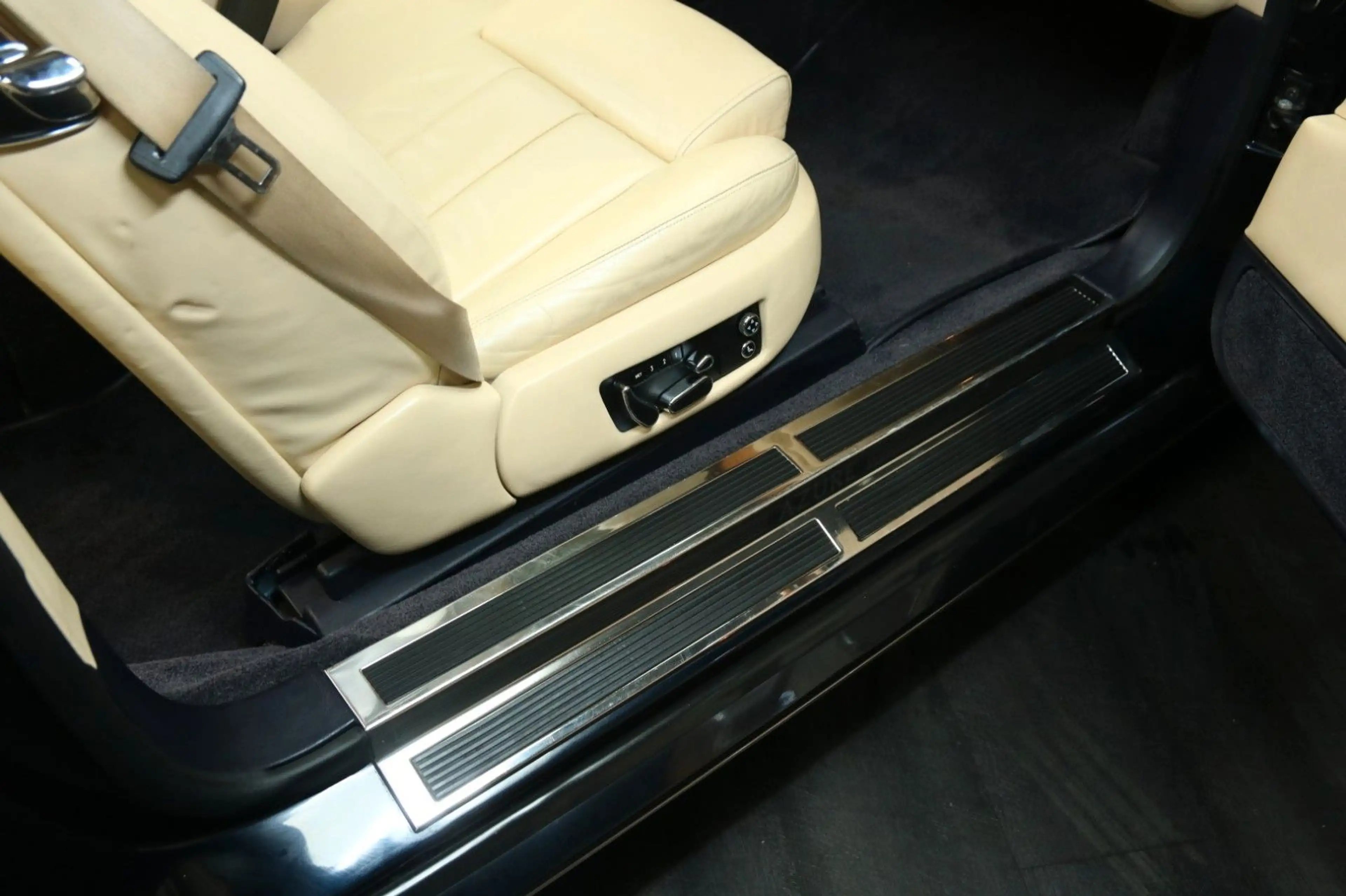 Bentley Azure Cabrio — photo 30