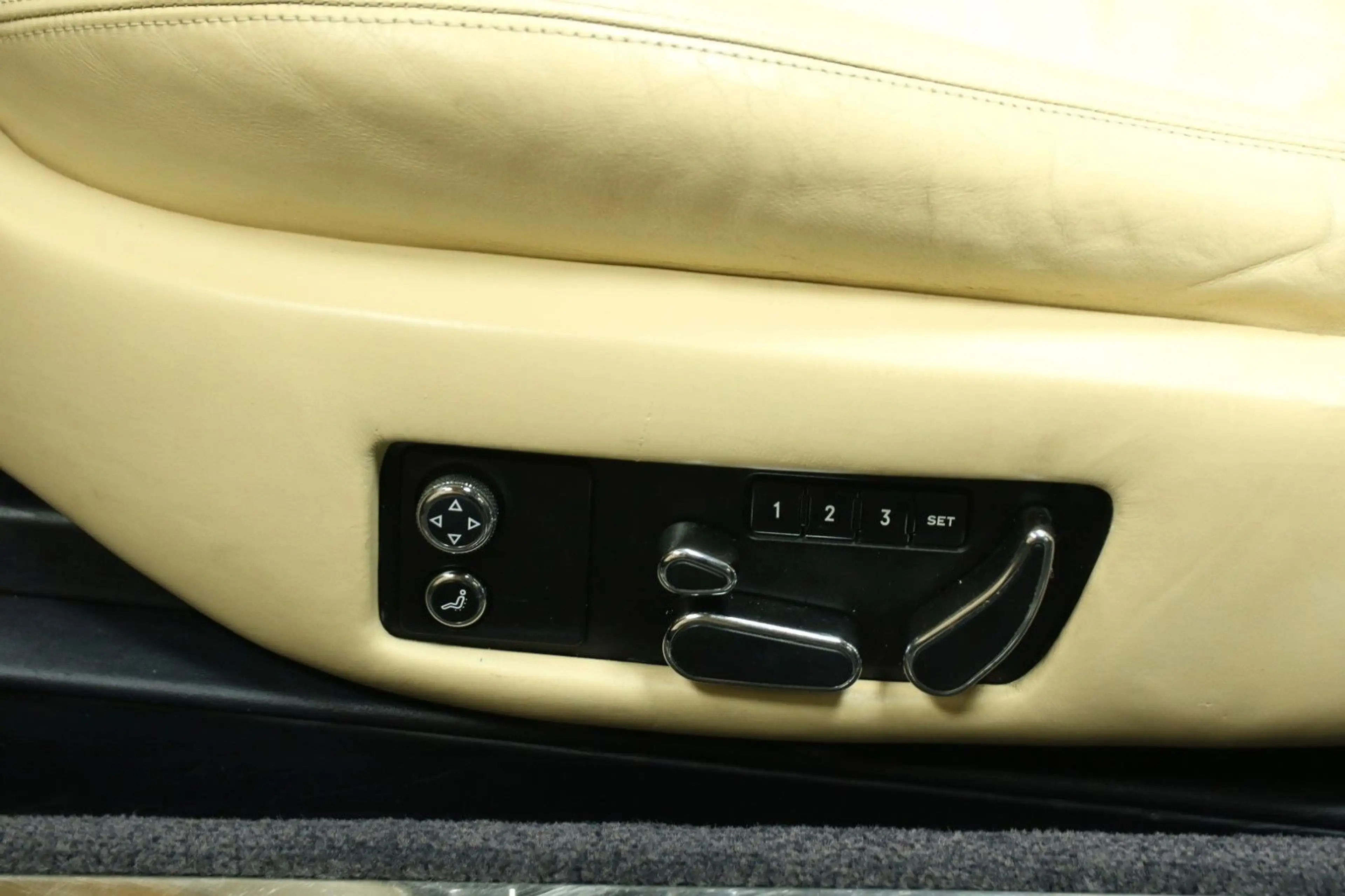 Bentley Azure Cabrio — photo 15