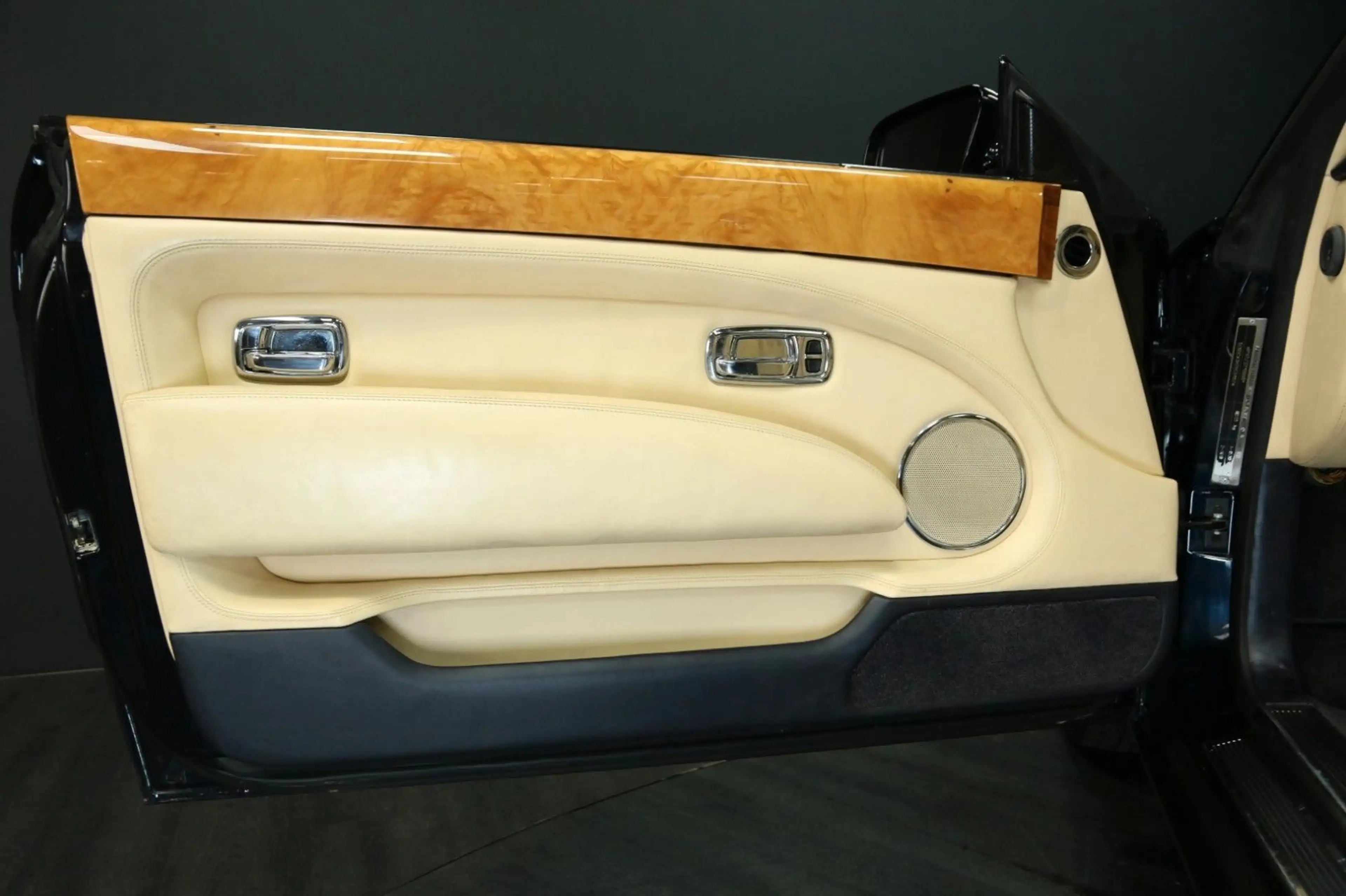 Bentley Azure Cabrio — photo 10