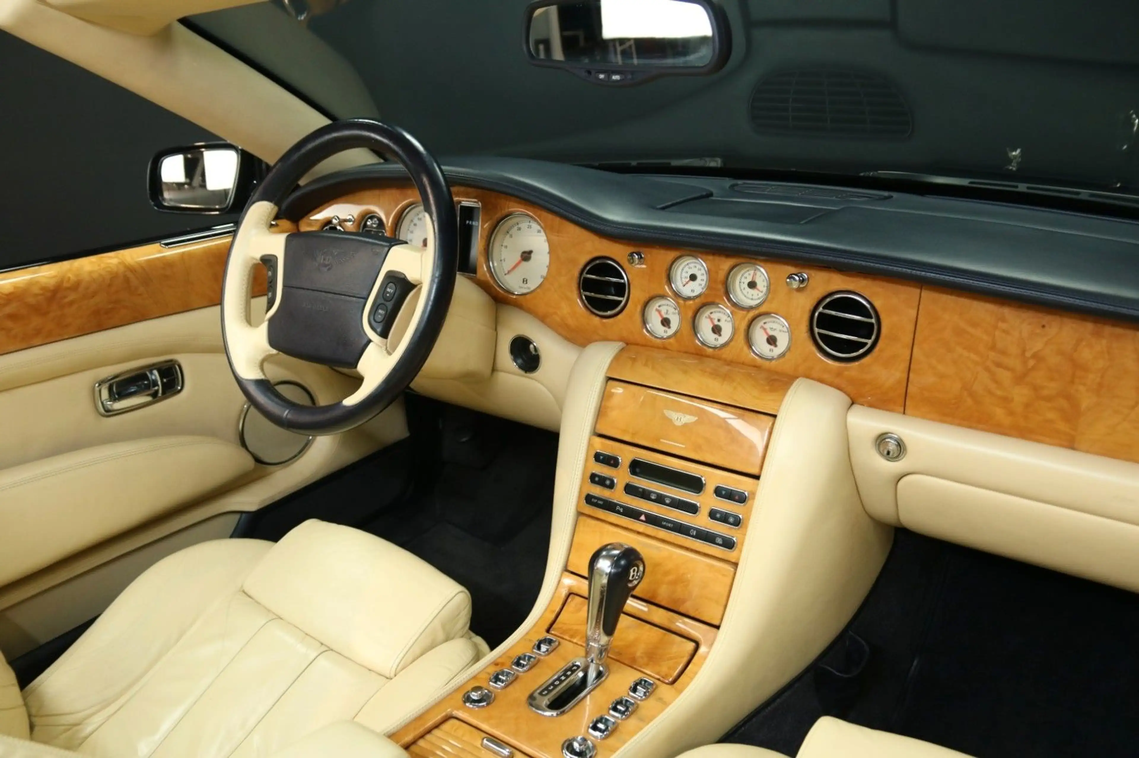 Bentley Azure Cabrio — photo 43