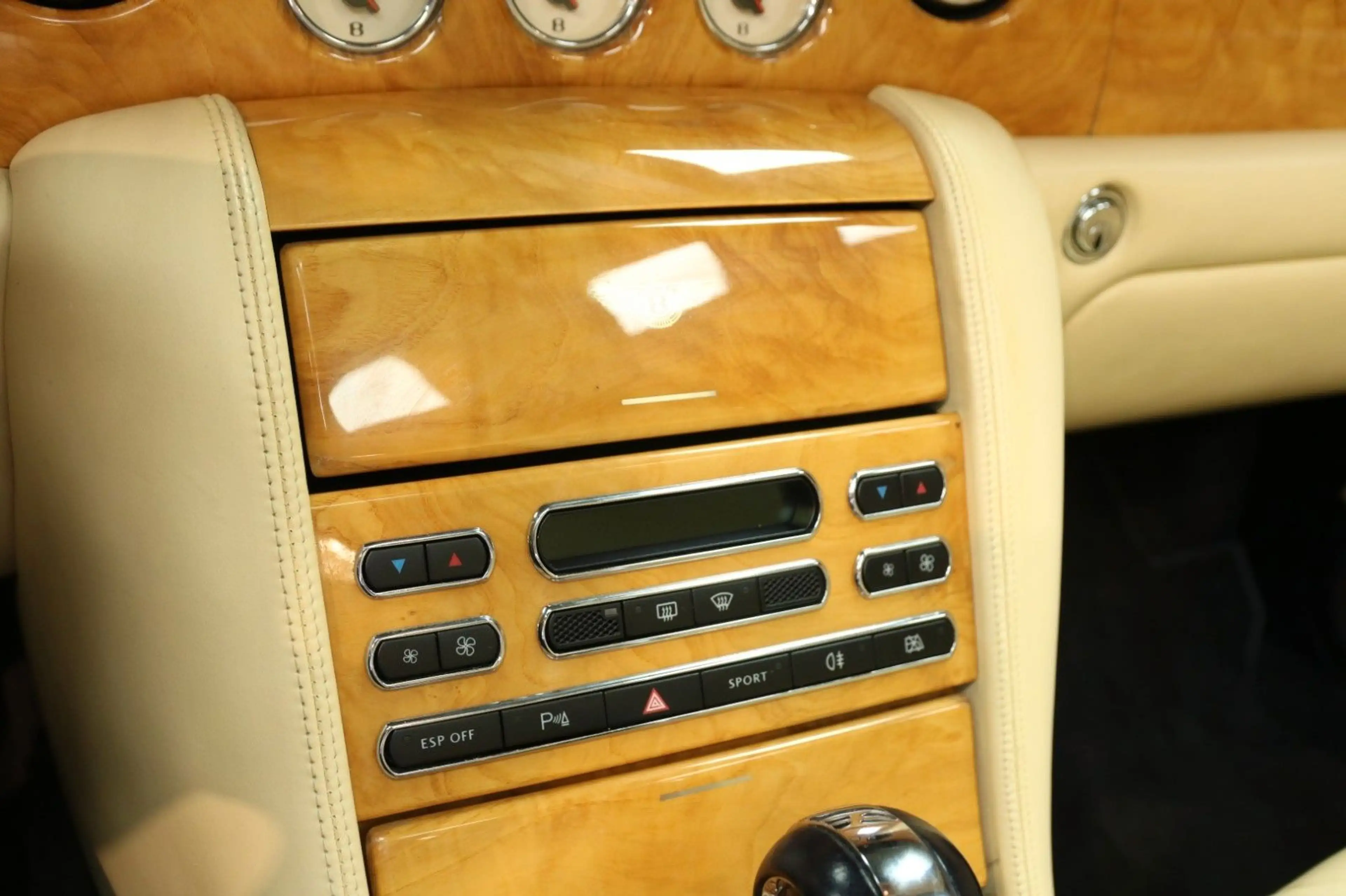 Bentley Azure Cabrio — photo 19