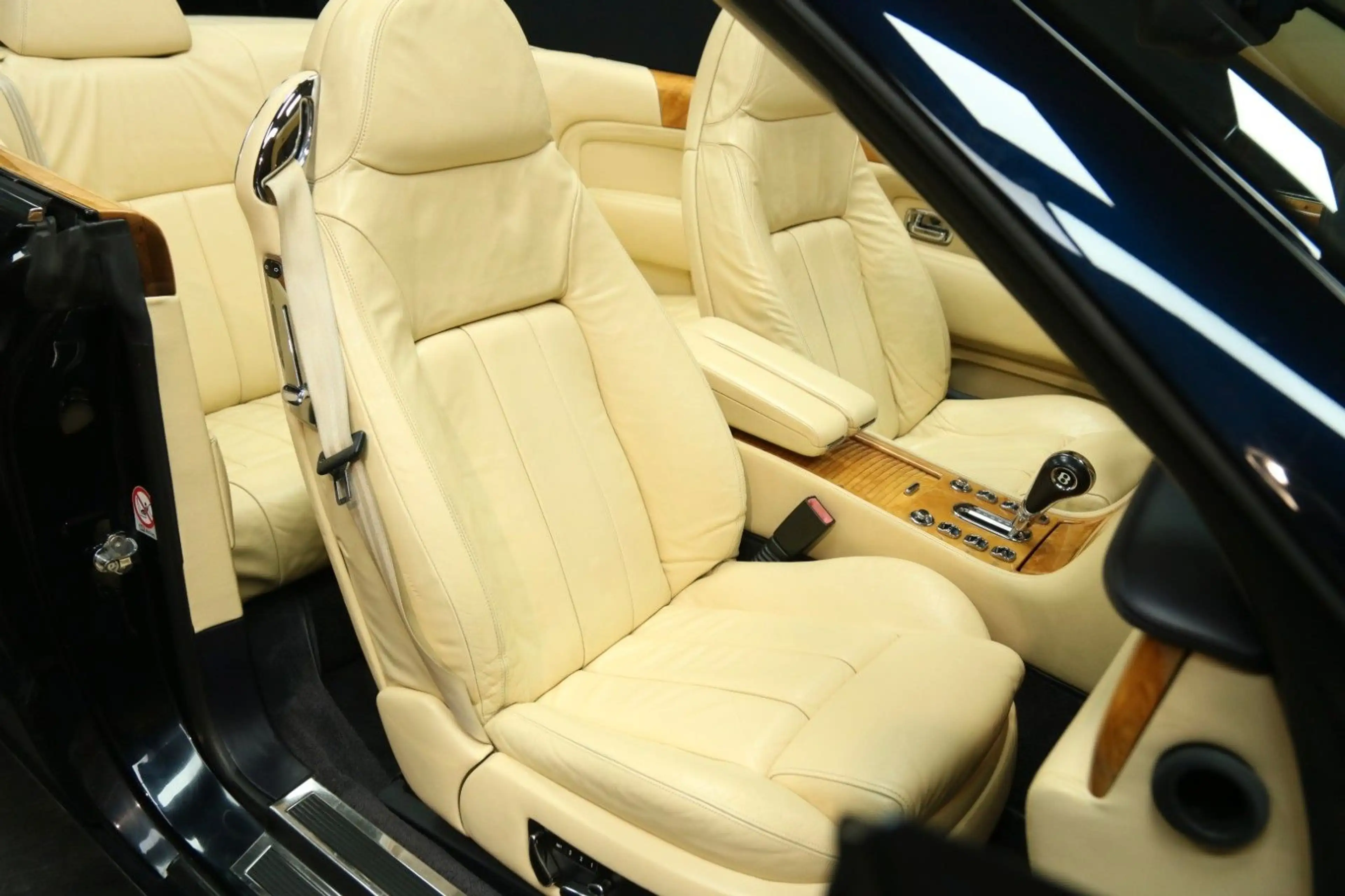 Bentley Azure Cabrio — photo 29