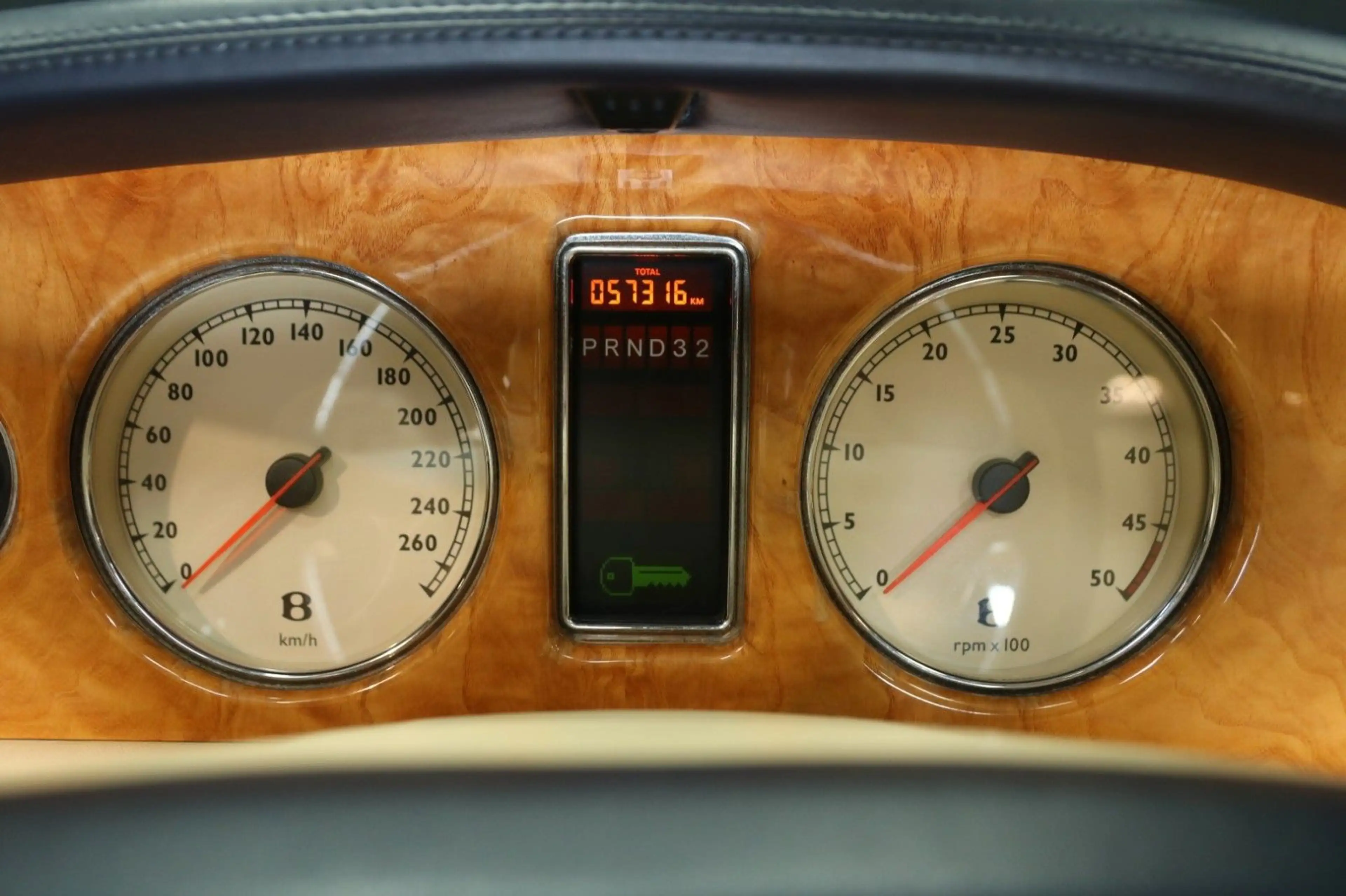 Bentley Azure Cabrio — photo 17