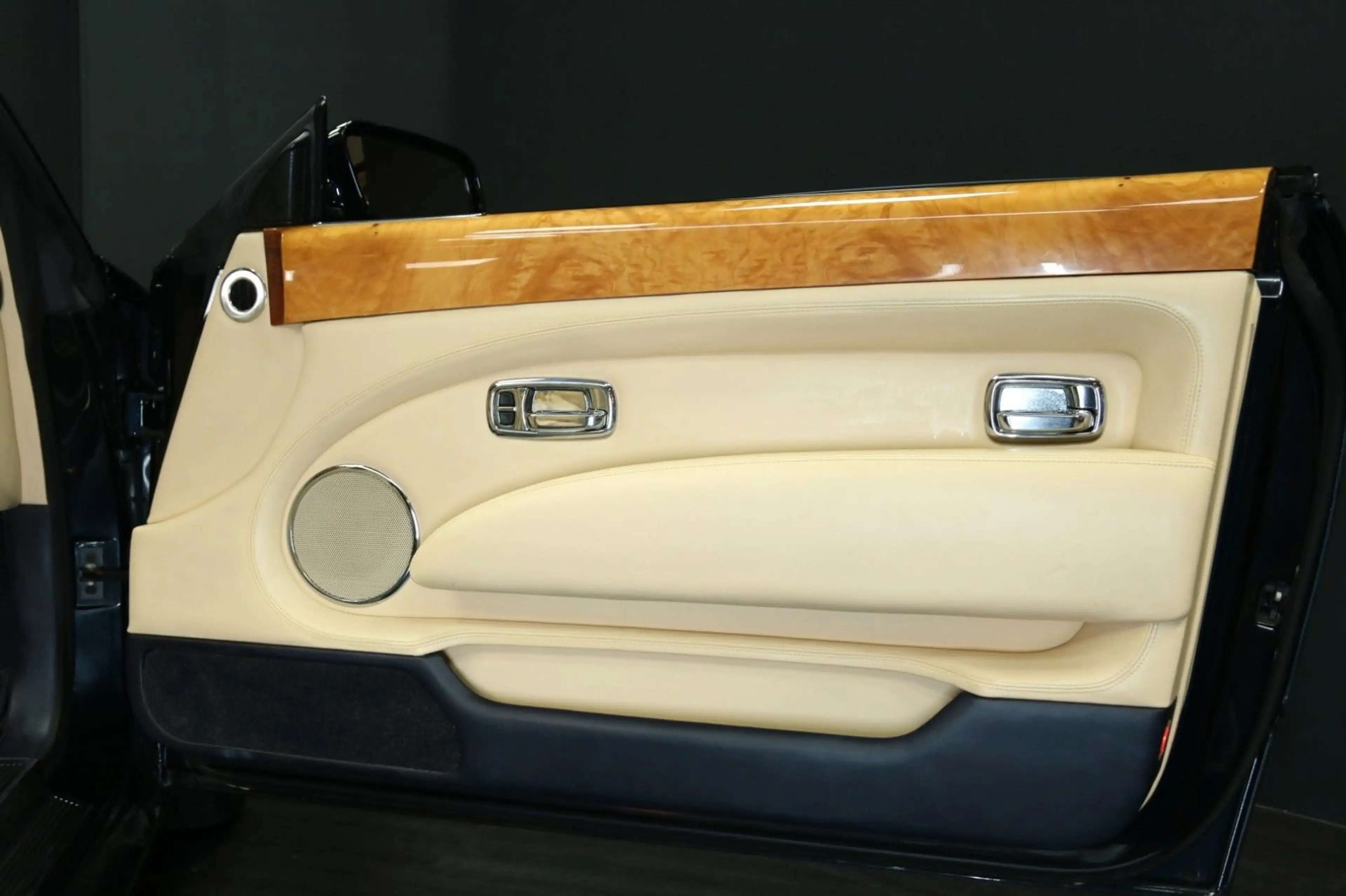 Bentley Azure Cabrio — photo 31