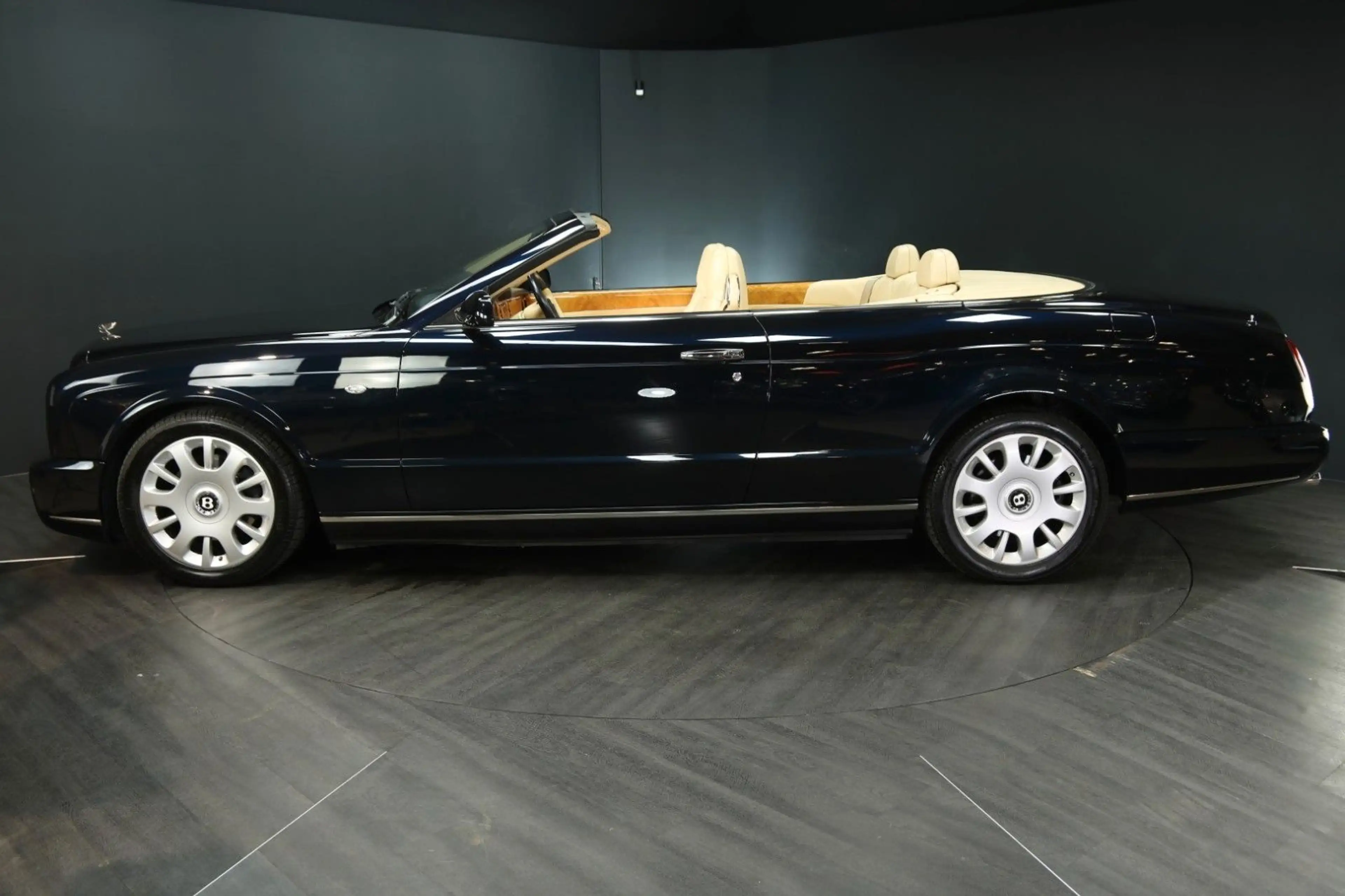 Bentley Azure Cabrio — photo 3