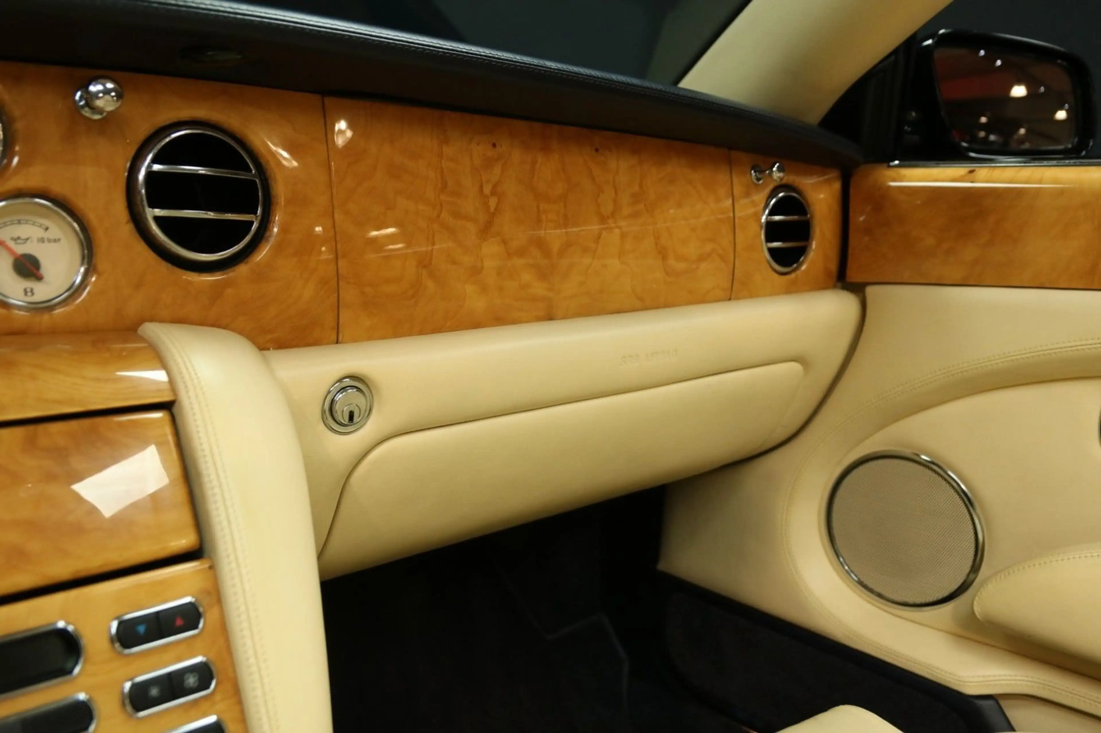 Bentley Azure Cabrio — photo 25