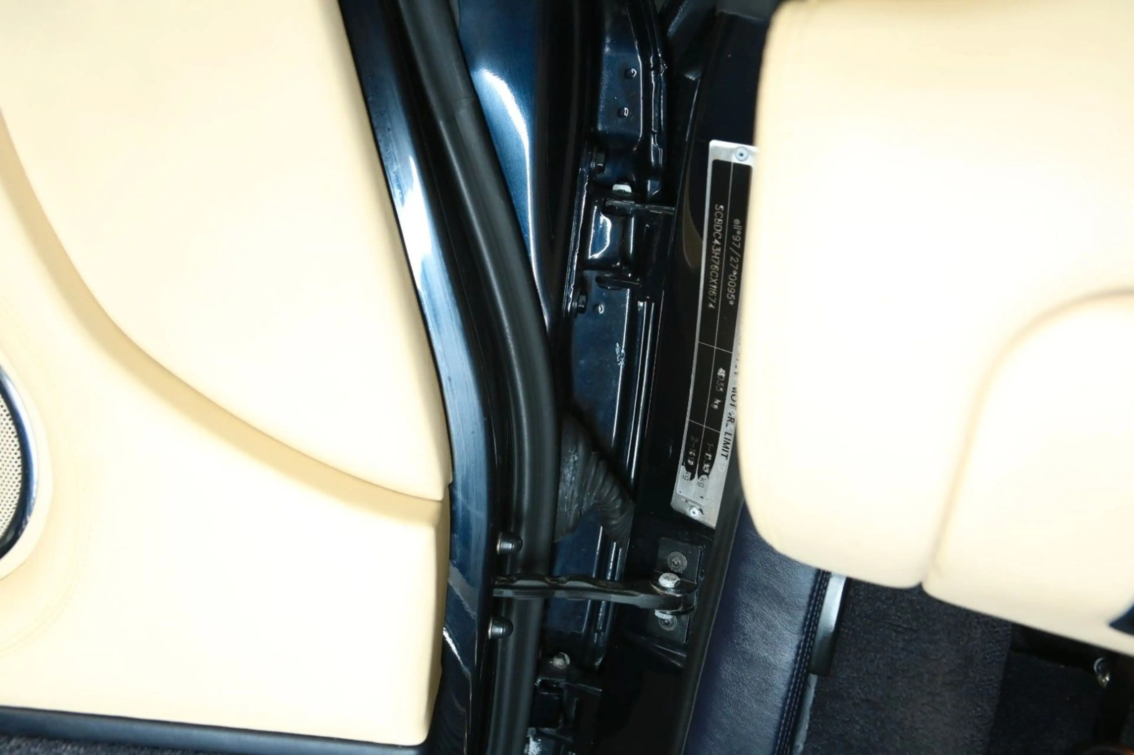 Bentley Azure Cabrio — photo 11
