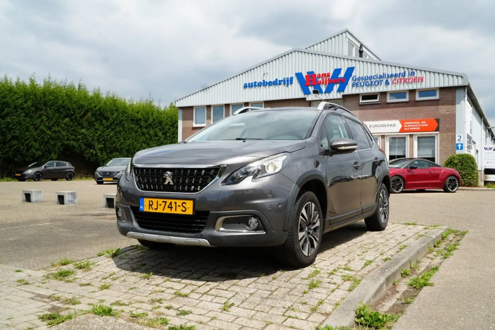 Peugeot 2008 ALLURE 1.2-110PK -incl. 12 maanden garantie & rijk Grijs - 1