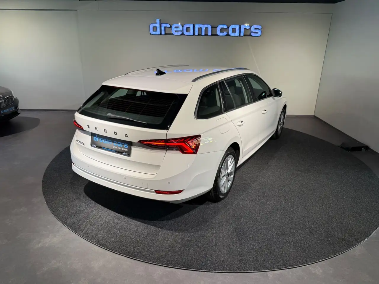 Skoda Octavia 2.0 TDI DPF Premium / Assistenzsysteme / LED / Me Bild 16